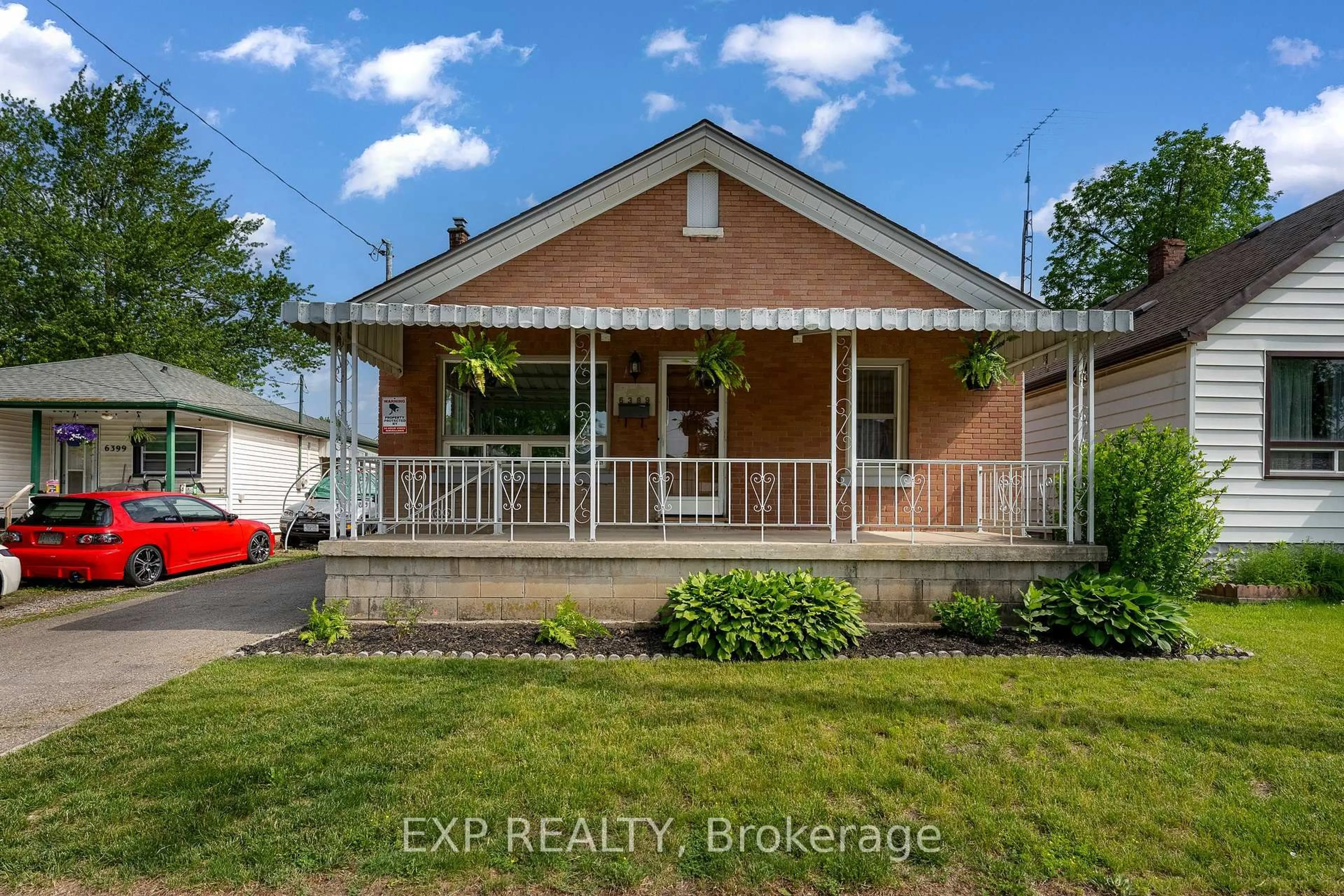 A pic from outside/outdoor area/front of a property/back of a property/a pic from drone, building for 6389 Monroe St, Niagara Falls Ontario L2G 2G9