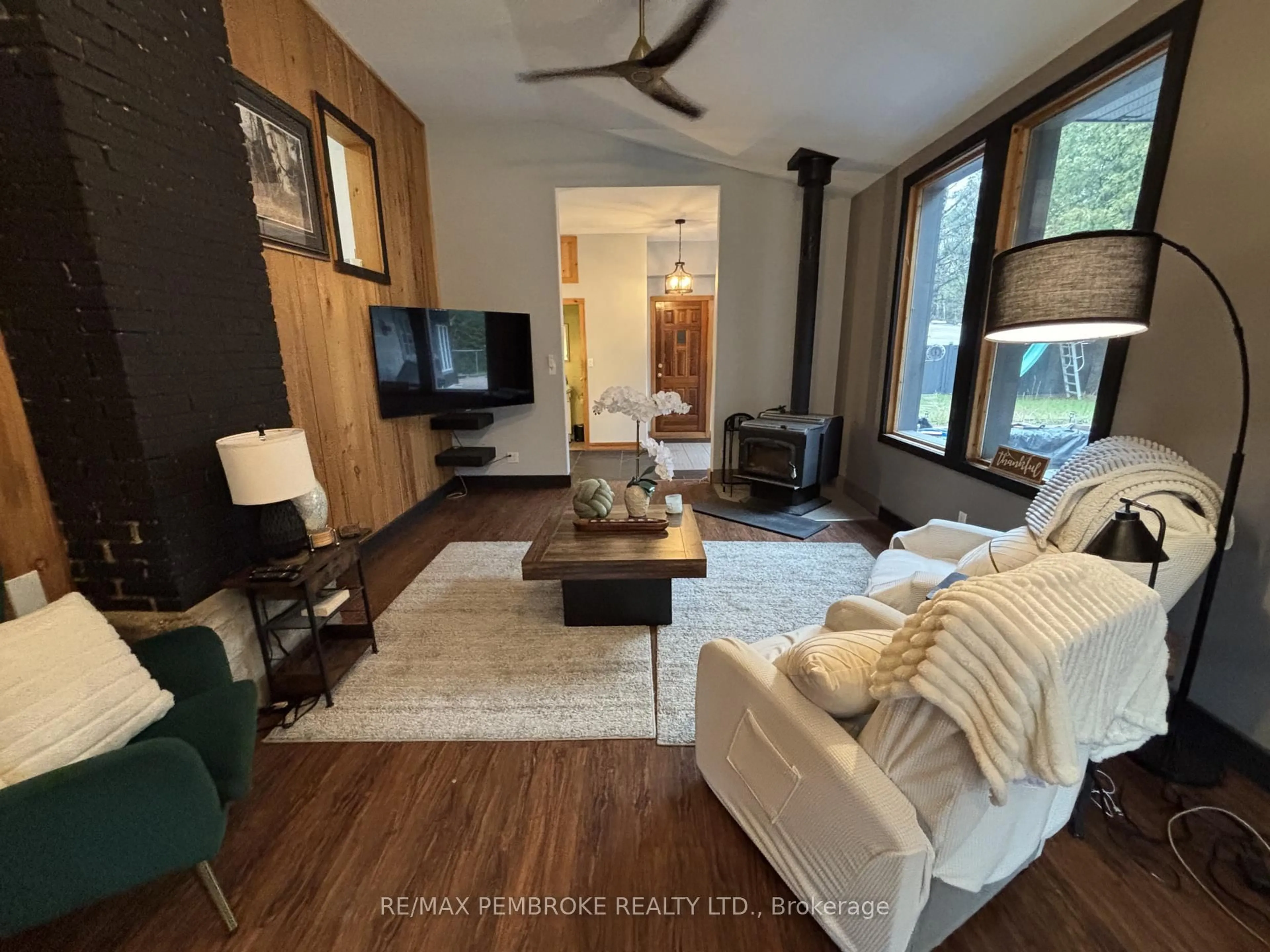 Living room with furniture, unknown for 32750 Highway 17 Highway, Deep River Ontario K0J 1P0