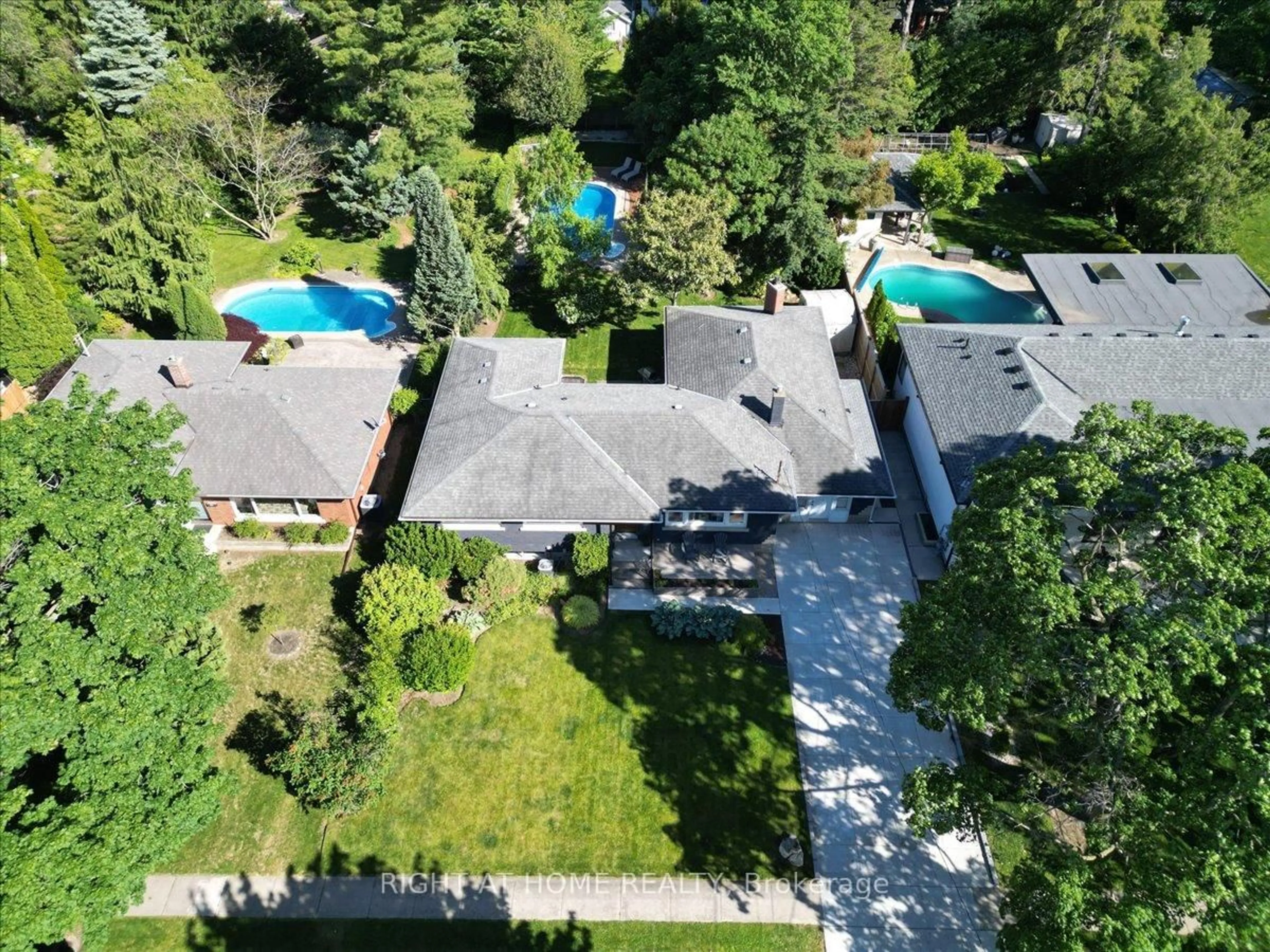 A pic from outside/outdoor area/front of a property/back of a property/a pic from drone, unknown for 191 Dalhousie Ave, St. Catharines Ontario L2N 4X8