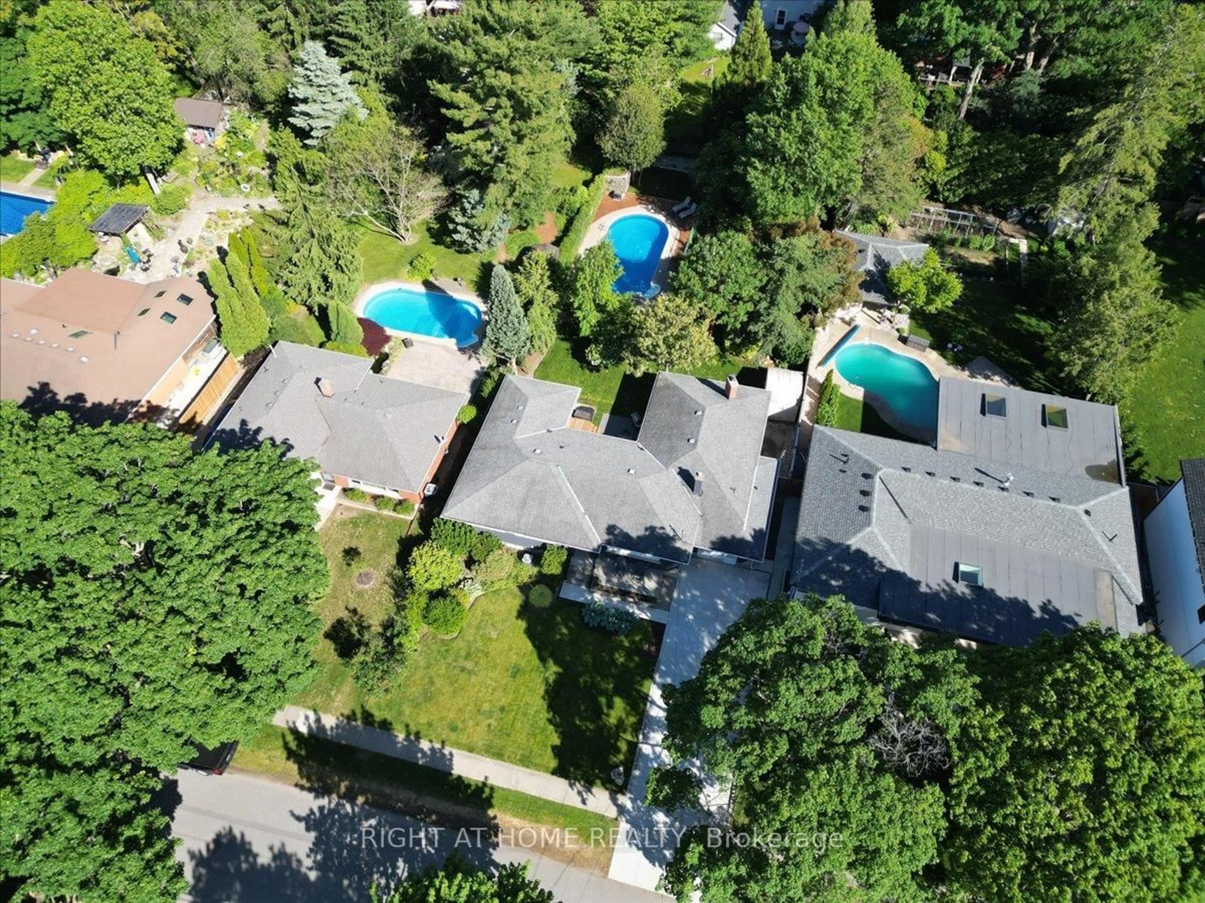 A pic from outside/outdoor area/front of a property/back of a property/a pic from drone, unknown for 191 Dalhousie Ave, St. Catharines Ontario L2N 4X8