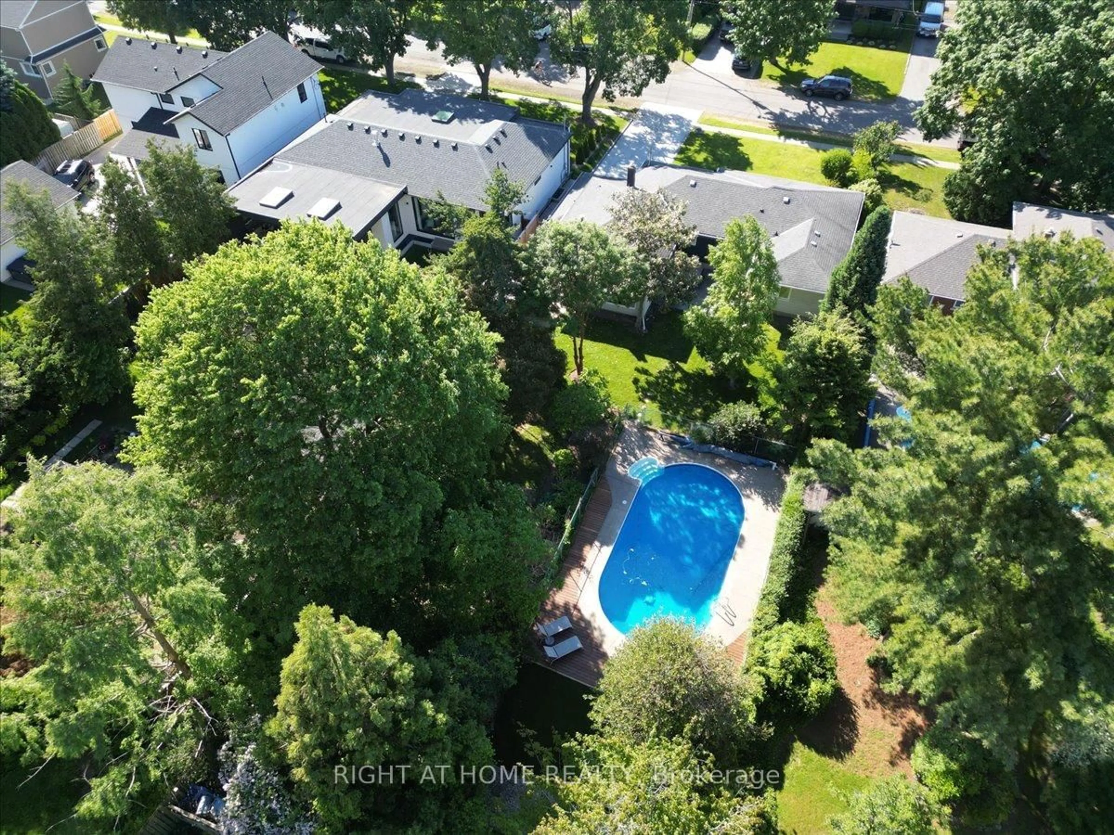 A pic from outside/outdoor area/front of a property/back of a property/a pic from drone, water/lake/river/ocean view for 191 Dalhousie Ave, St. Catharines Ontario L2N 4X8