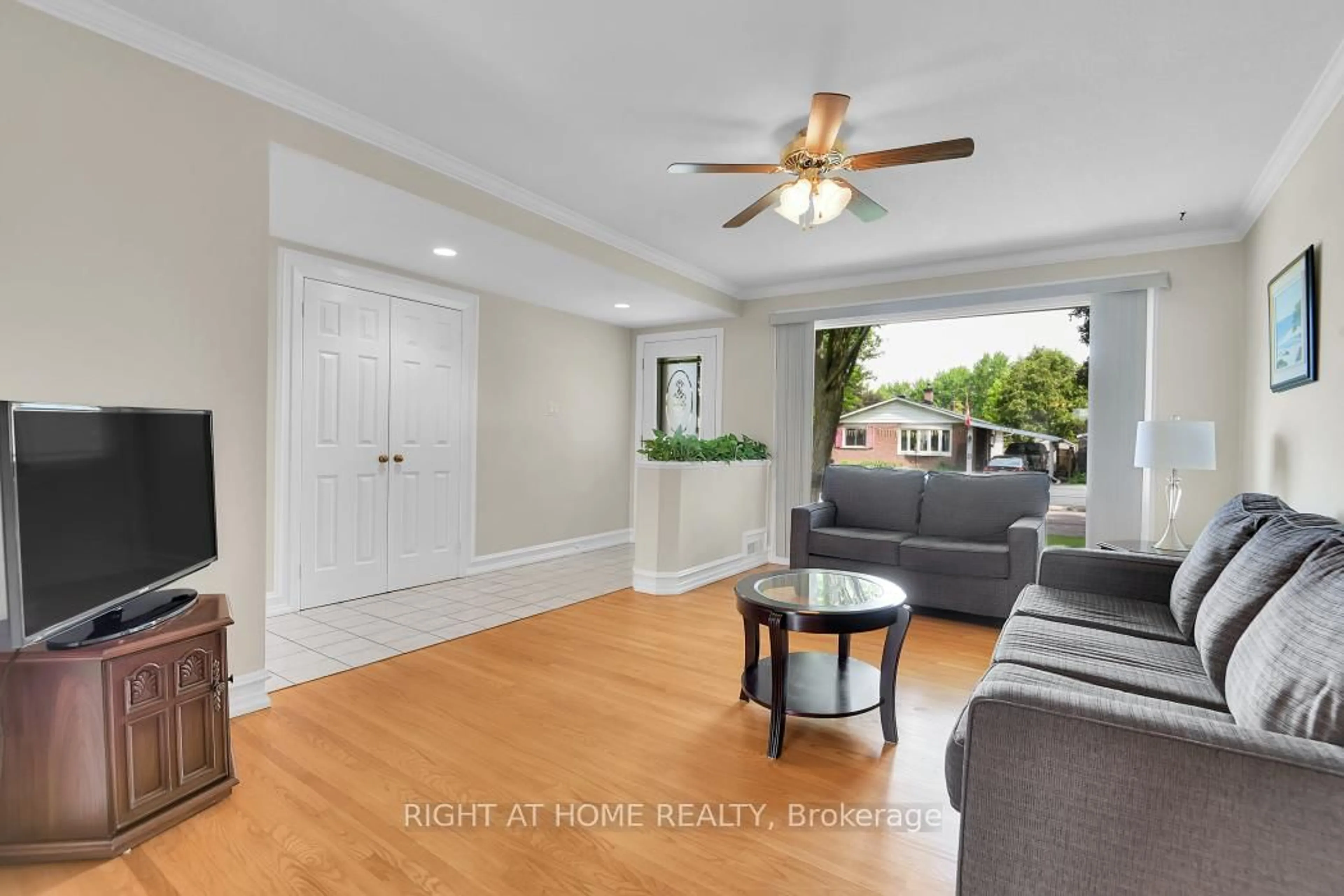 Living room with furniture, unknown for 2159 Monson Cres, Ottawa Ontario K1J 6A7