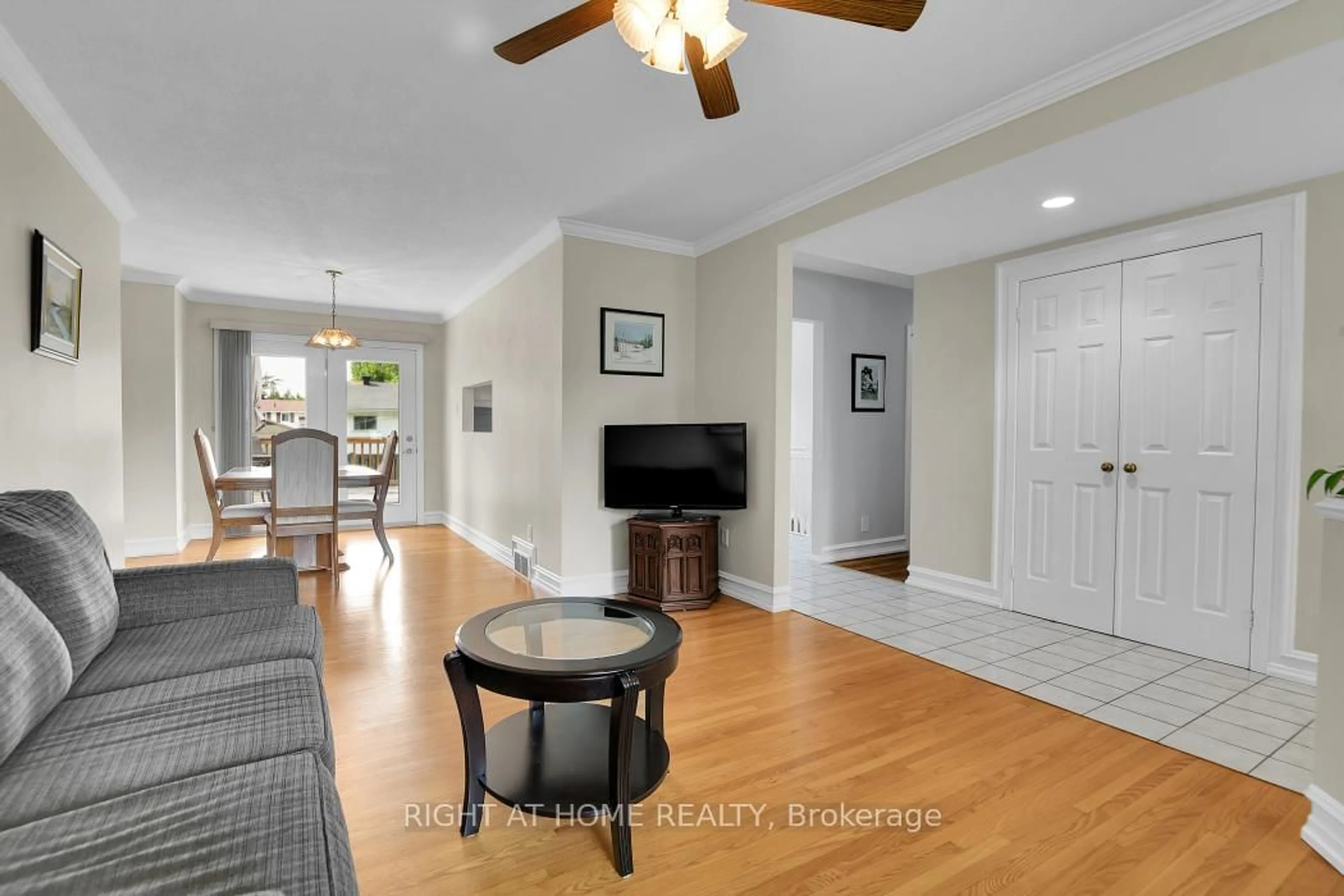 Living room with furniture, unknown for 2159 Monson Cres, Ottawa Ontario K1J 6A7