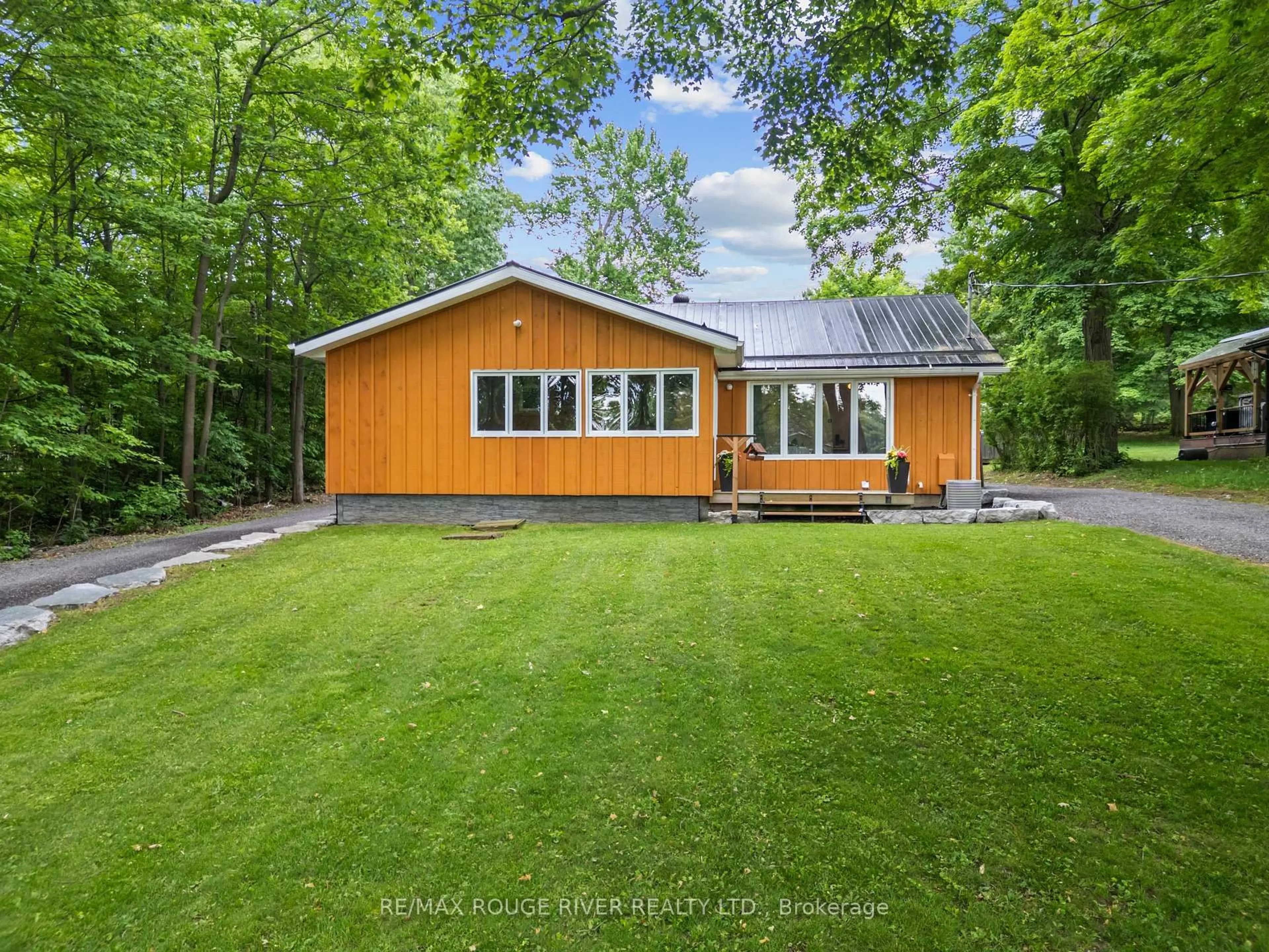 A pic from outside/outdoor area/front of a property/back of a property/a pic from drone, unknown for 7123 Poplar Dr, Hamilton Township Ontario K0L 1E0