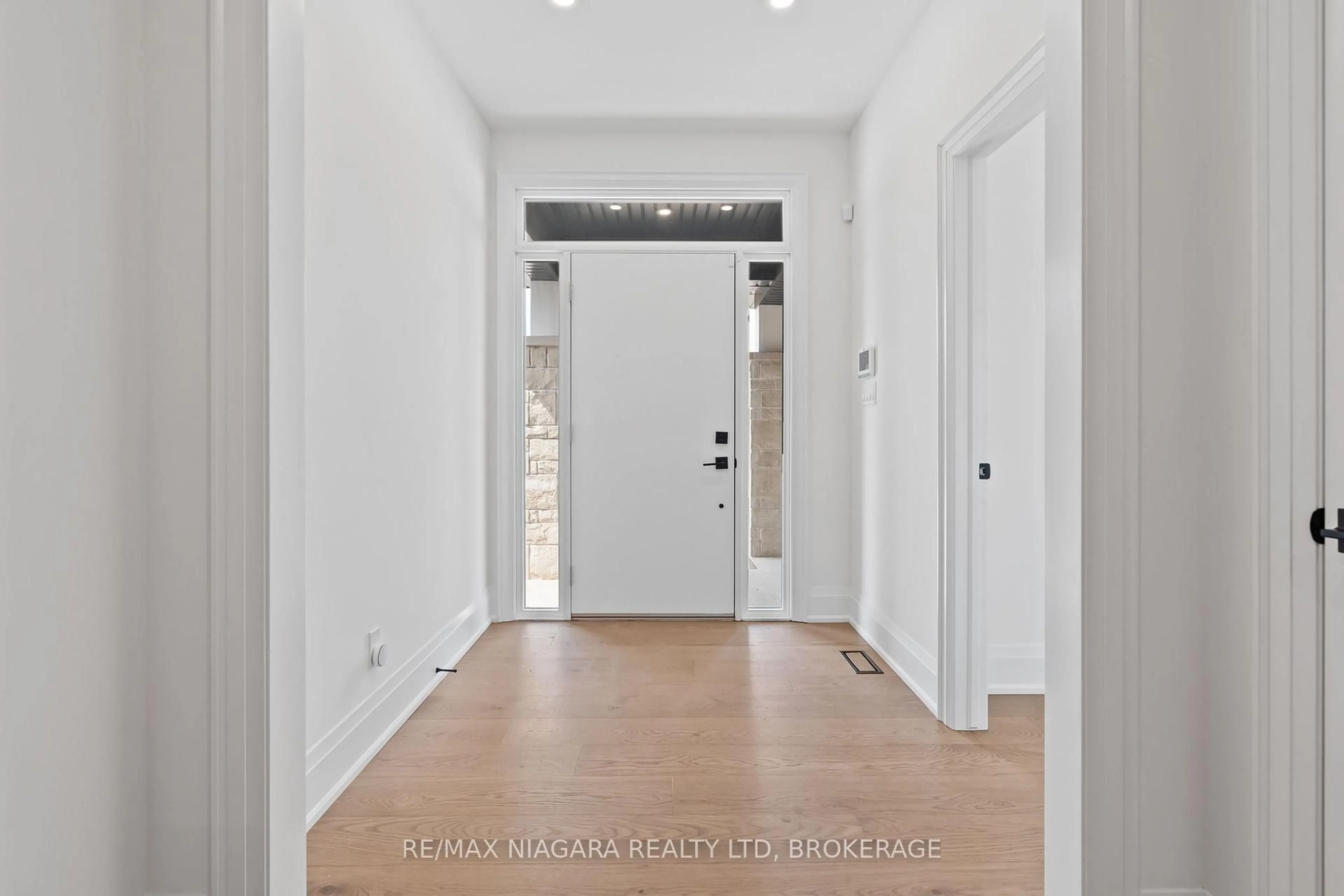 Indoor entryway for 21 Accursi Cres, Pelham Ontario L0S 1E4