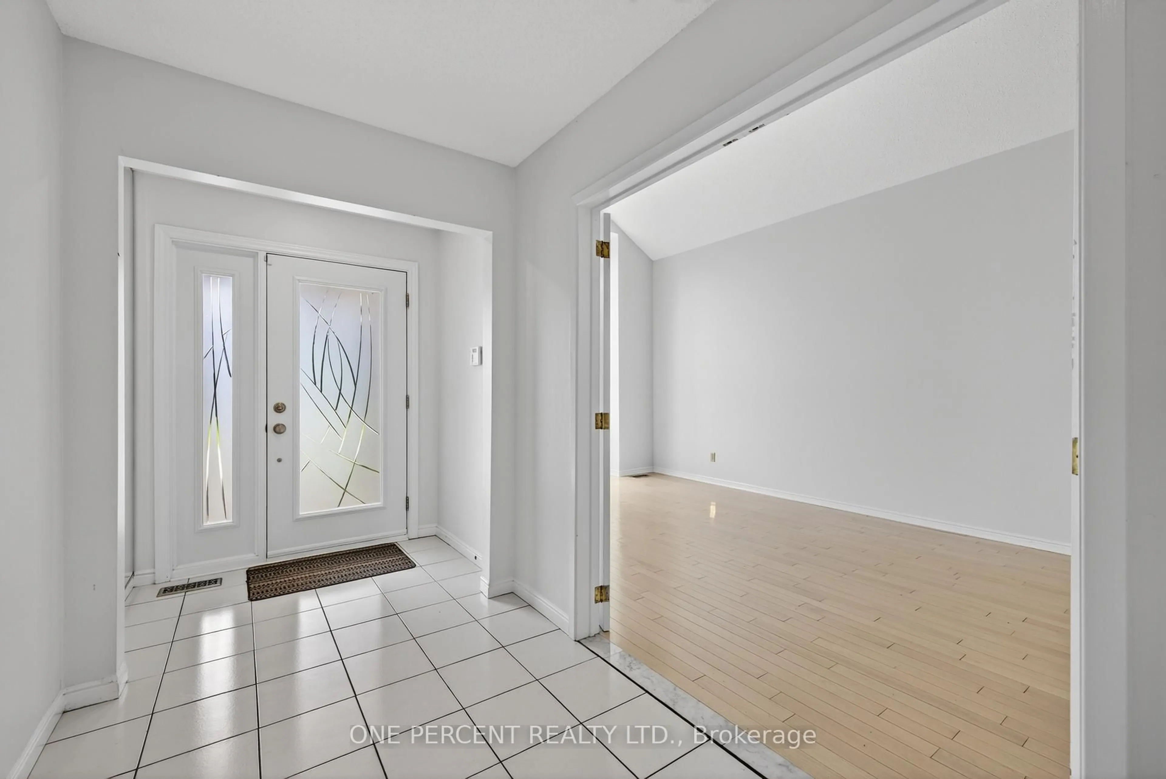 Indoor entryway for 6343 Mattice Ave, Ottawa Ontario K1C 2G1