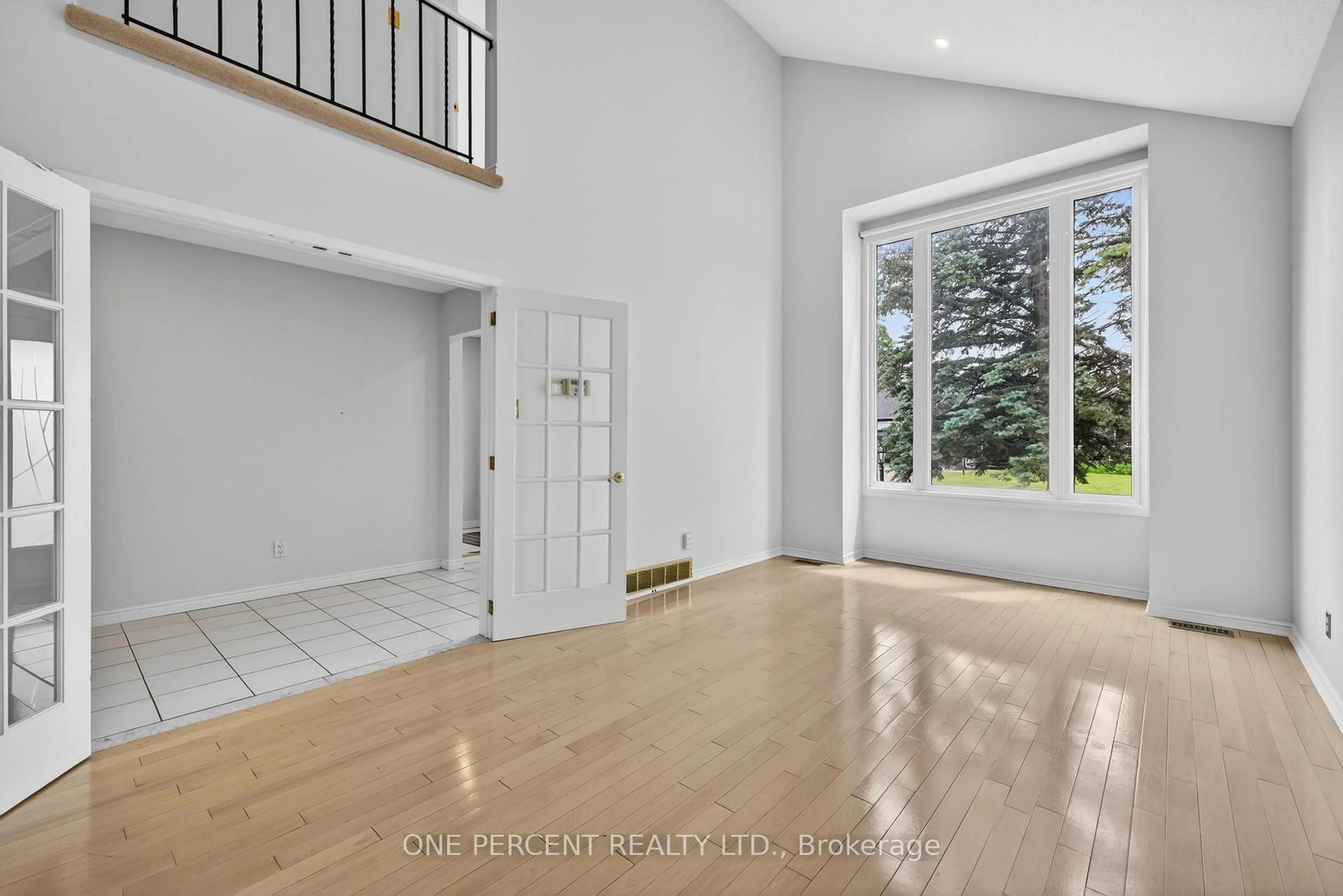 Indoor entryway for 6343 Mattice Ave, Ottawa Ontario K1C 2G1