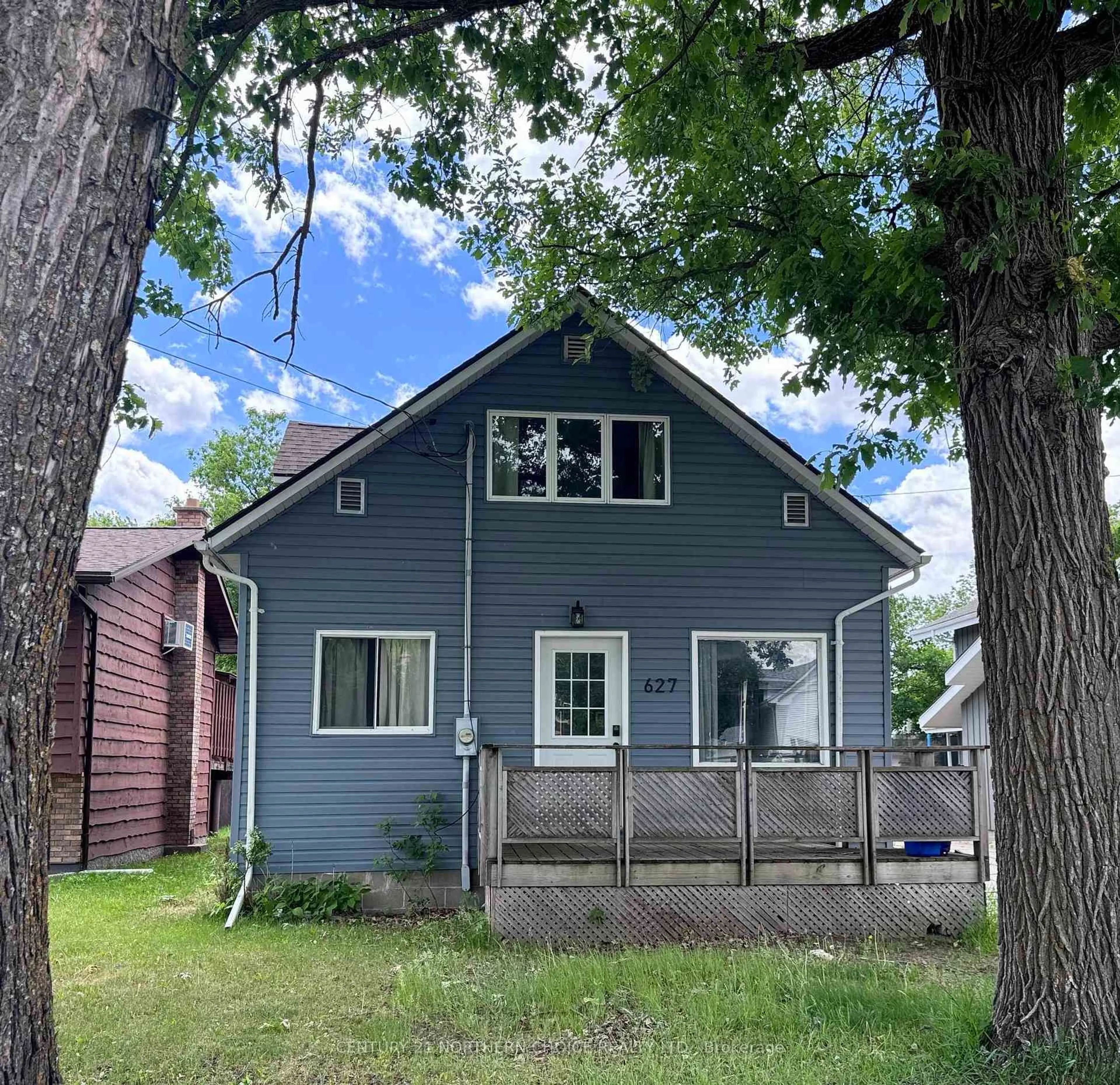 Home with vinyl exterior material, street for 627 First St, Fort Frances Ontario P9A 1L4