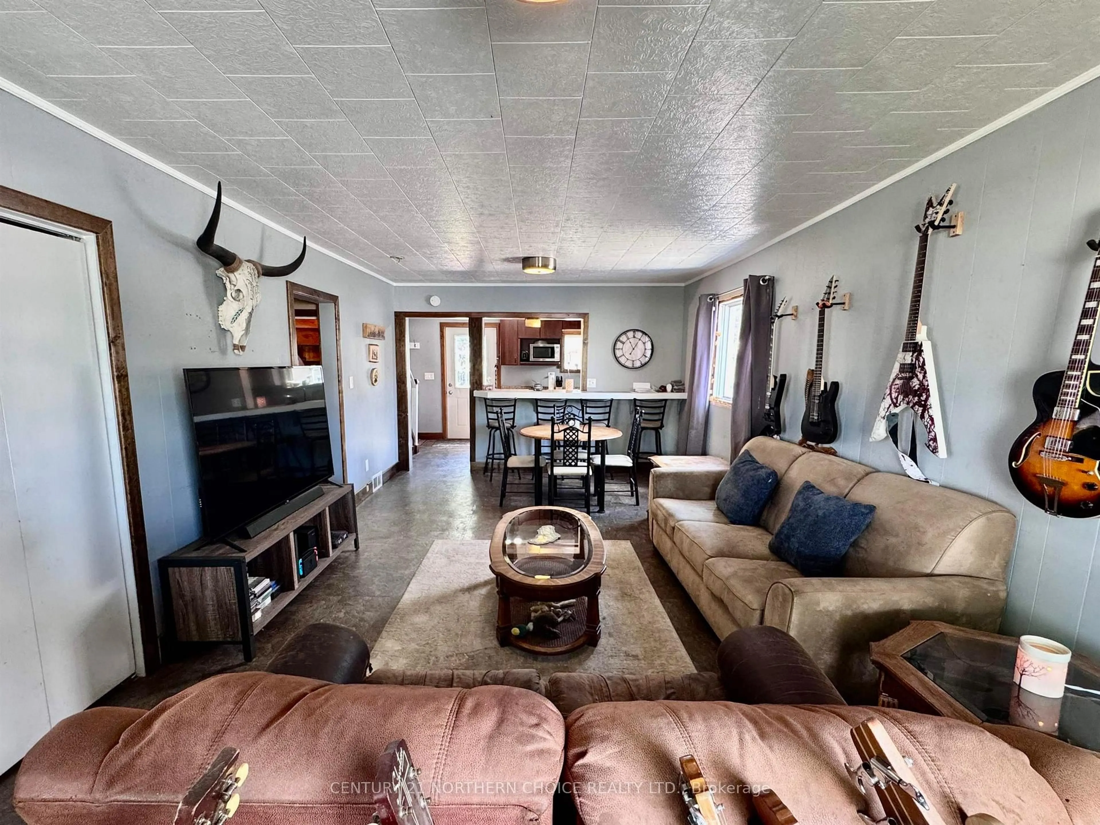 Living room with furniture, unknown for 627 First St, Fort Frances Ontario P9A 1L4
