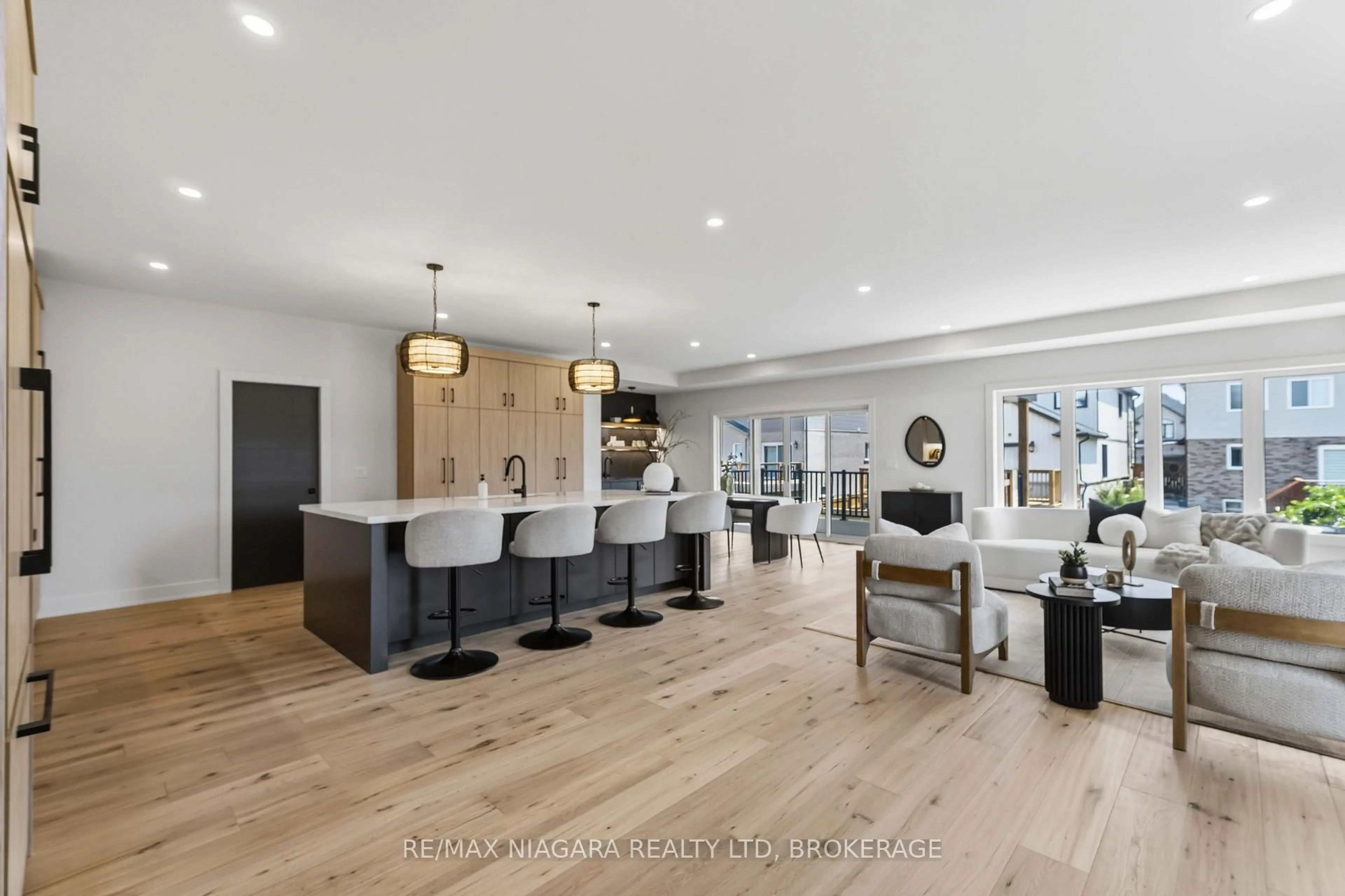 Open concept kitchen, unknown for 6124 Curlin Cres, Niagara Falls Ontario L2H 3W8