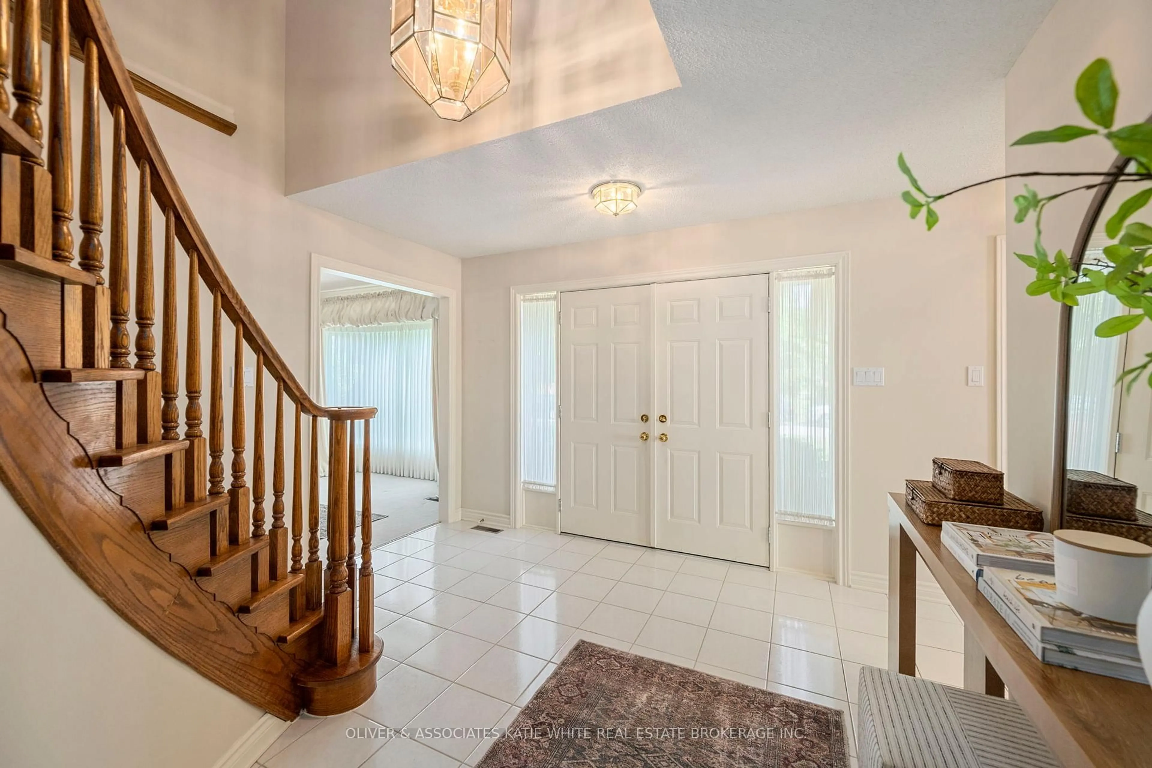 Indoor entryway for 51 Cherish Crt, London South Ontario N6K 4H2