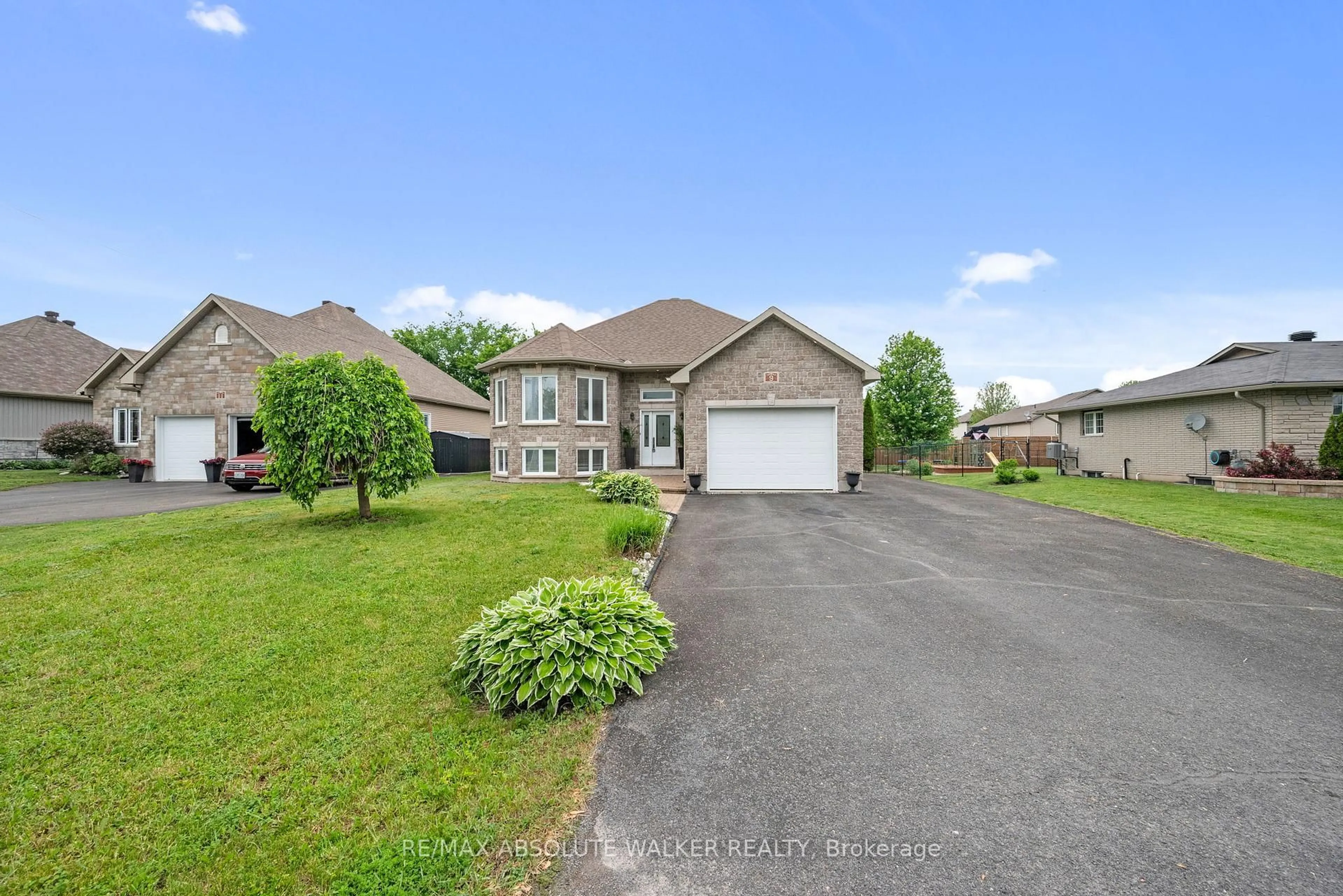 A pic from outside/outdoor area/front of a property/back of a property/a pic from drone, street for 9 Gloss St, North Stormont Ontario K0A 1R0