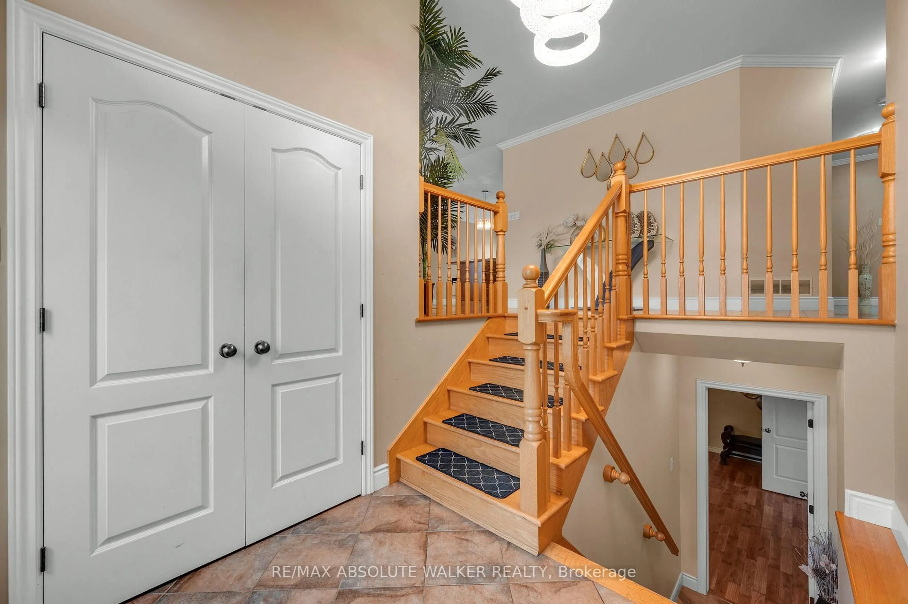 Indoor entryway for 9 Gloss St, North Stormont Ontario K0A 1R0