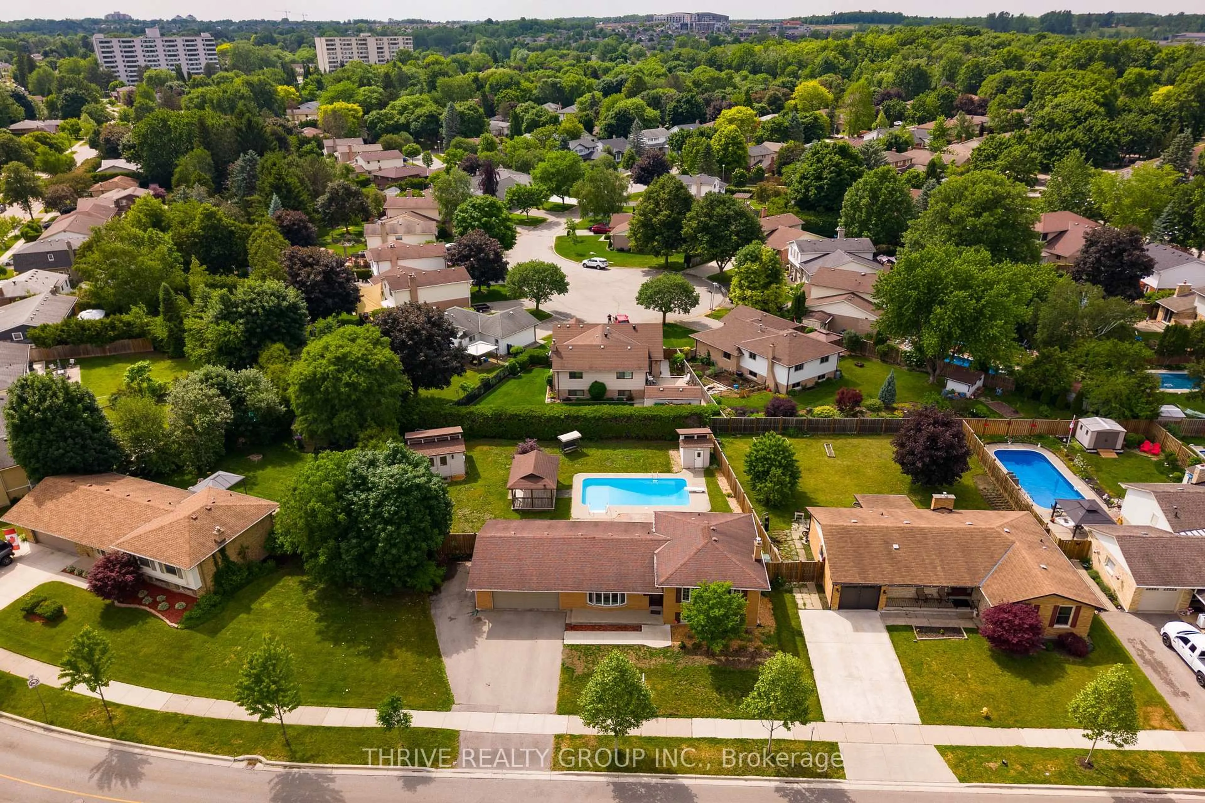 A pic from outside/outdoor area/front of a property/back of a property/a pic from drone, unknown for 720 Grenfell Dr, London North Ontario N5X 2C5