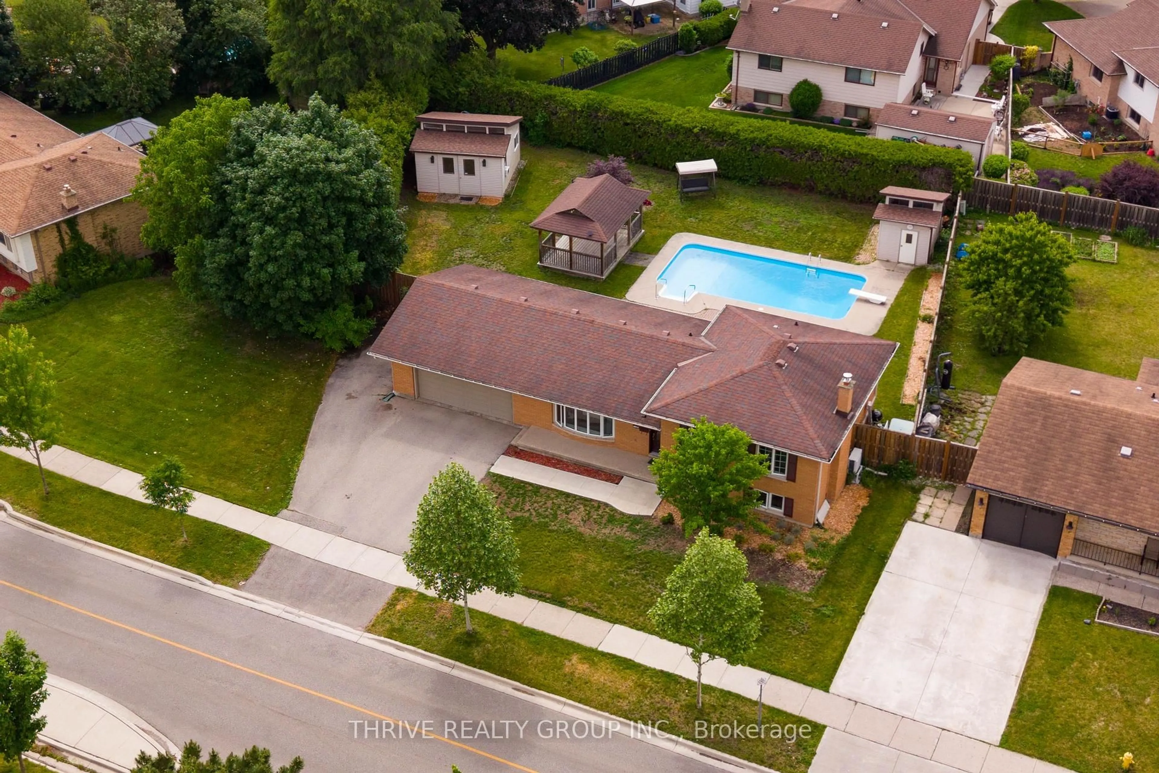 A pic from outside/outdoor area/front of a property/back of a property/a pic from drone, street for 720 Grenfell Dr, London North Ontario N5X 2C5