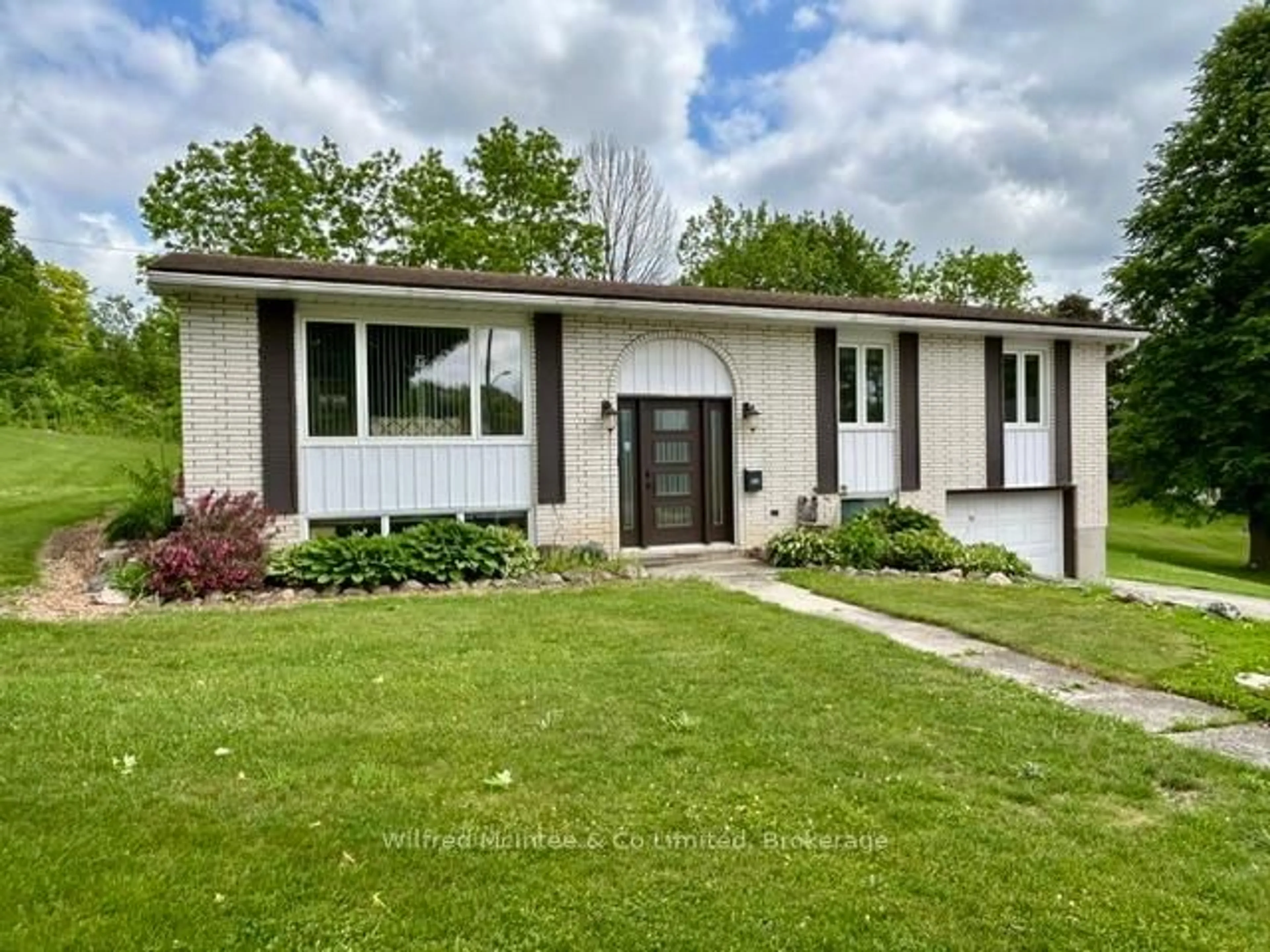 Home with vinyl exterior material, street for 925 Old Durham Rd, Brockton Ontario N0G 2V0