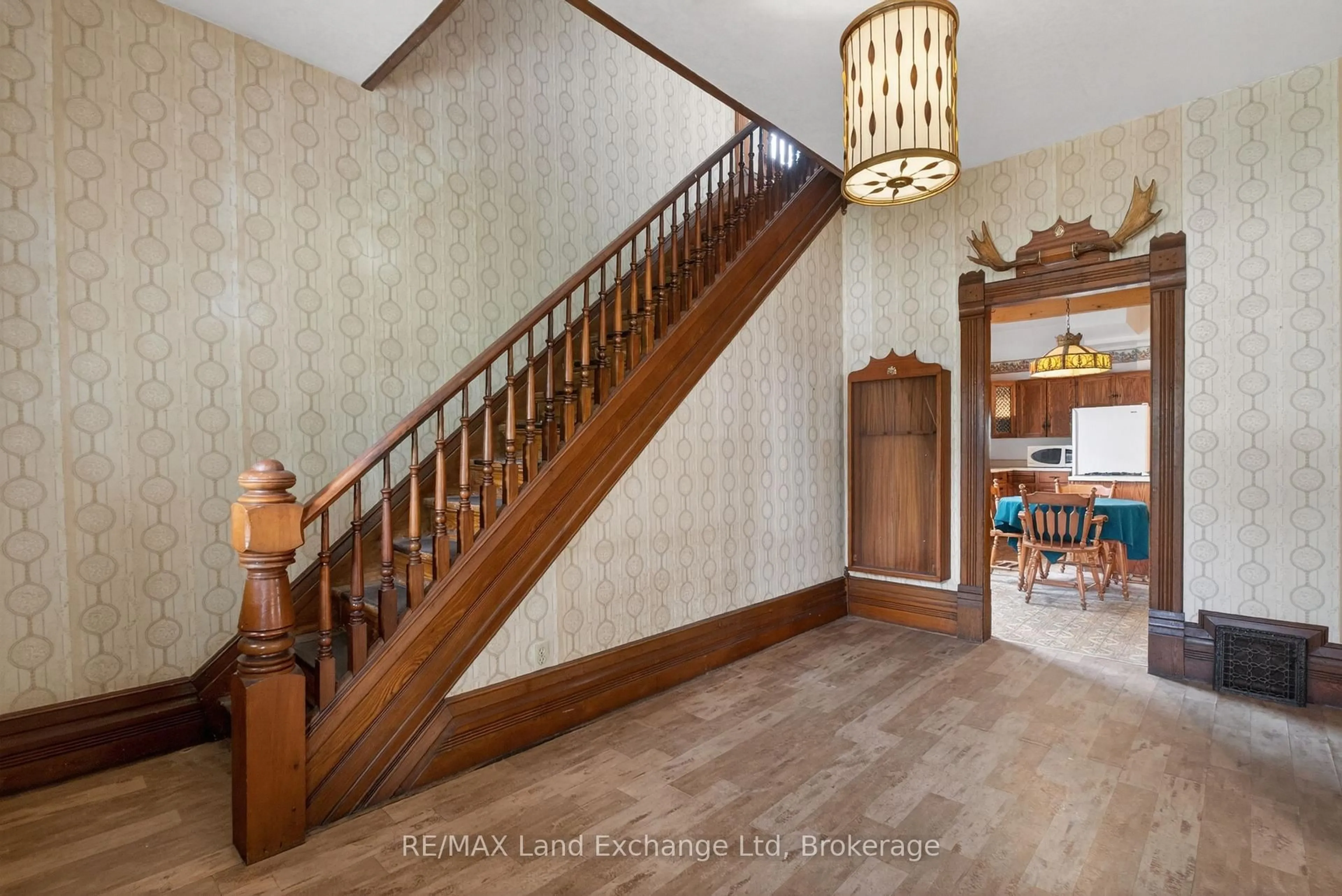 Indoor foyer for 484 Queen St, North Huron Ontario N0M 1H0