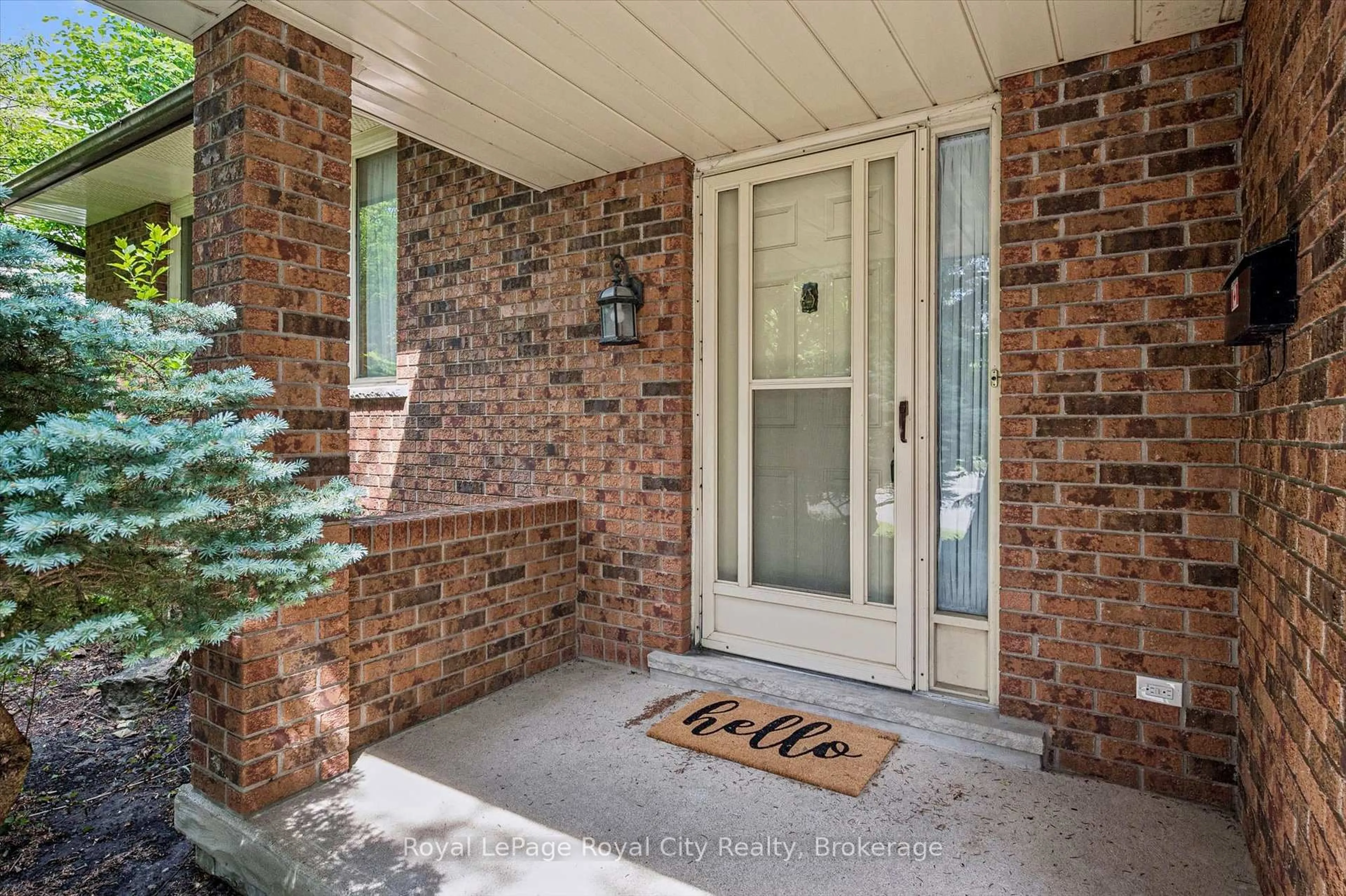 Indoor entryway for 18 Mcelderry Rd, Guelph Ontario N1G 4K3