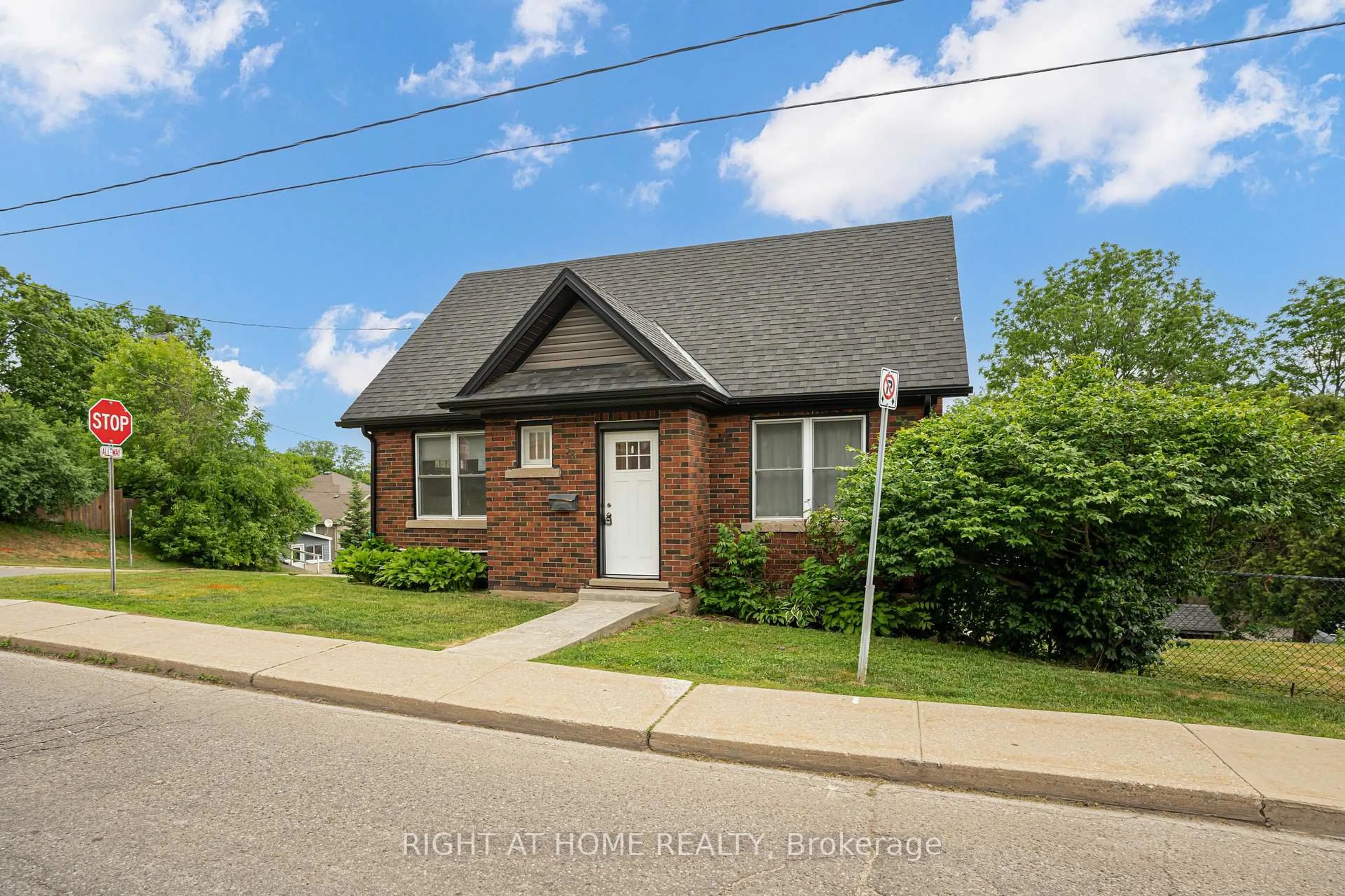 Home with brick exterior material, street for 38 WASHINGTON St, Brant Ontario N3L 2A7