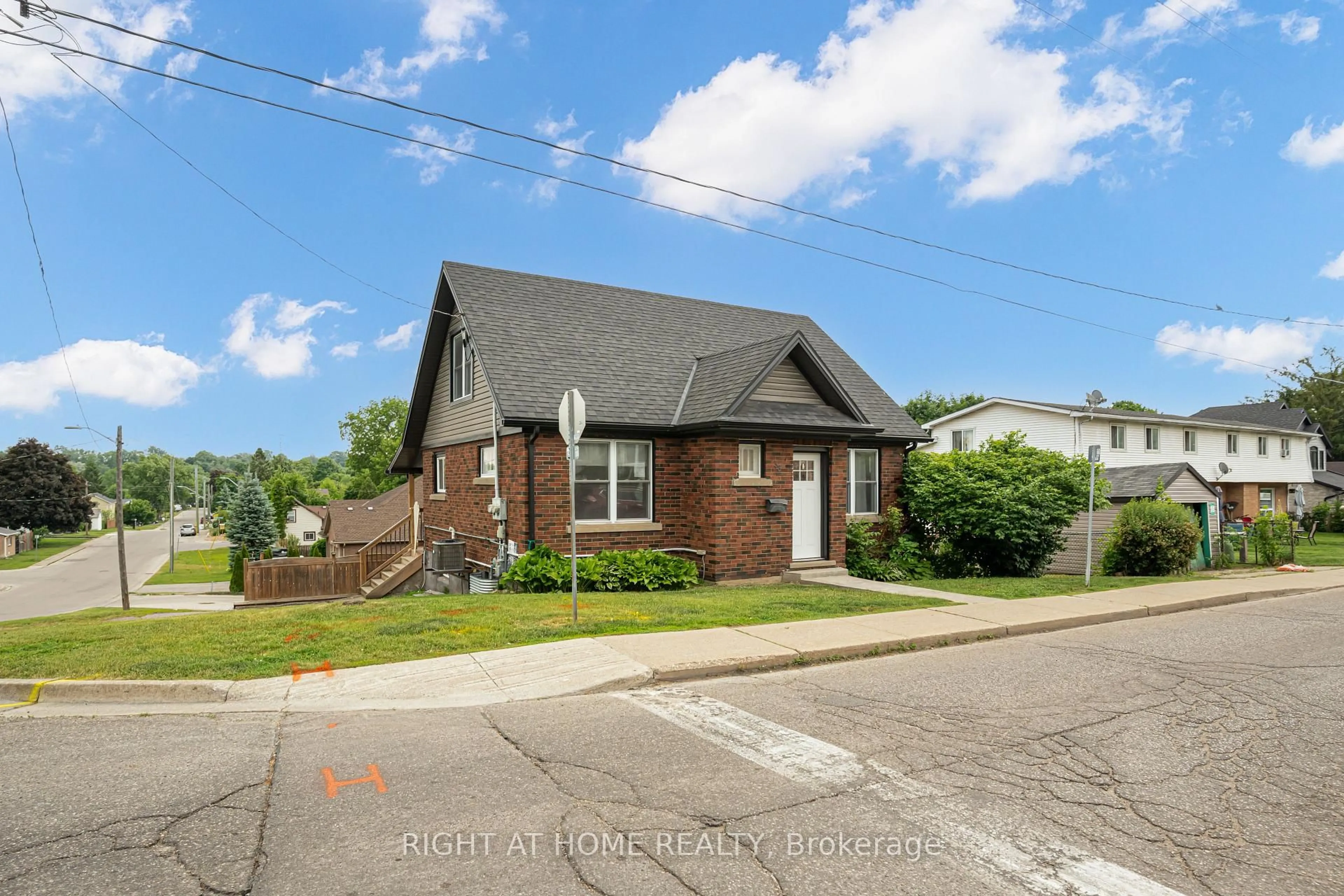 Home with brick exterior material, street for 38 WASHINGTON St, Brant Ontario N3L 2A7
