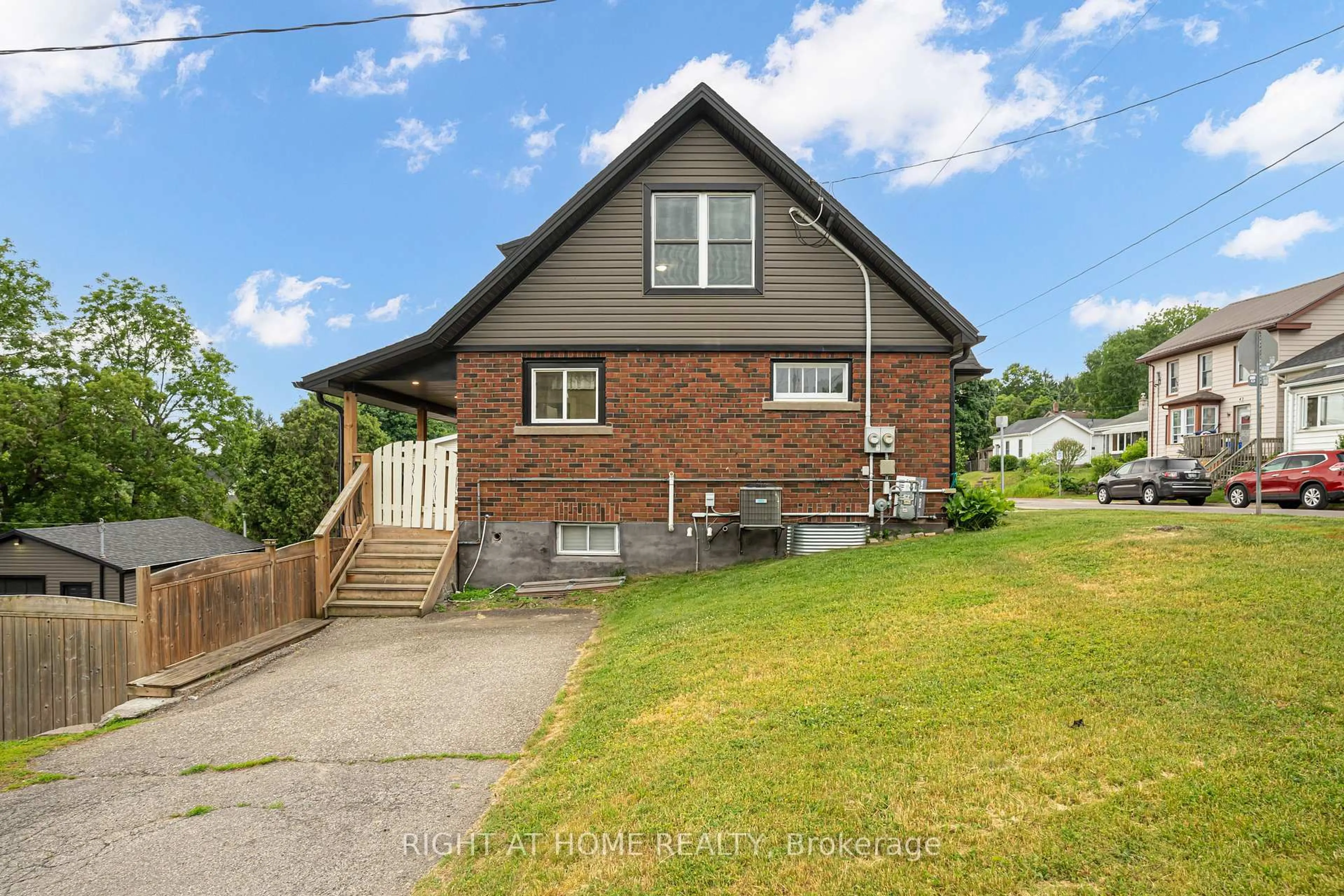 Unknown for 38 WASHINGTON St, Brant Ontario N3L 2A7