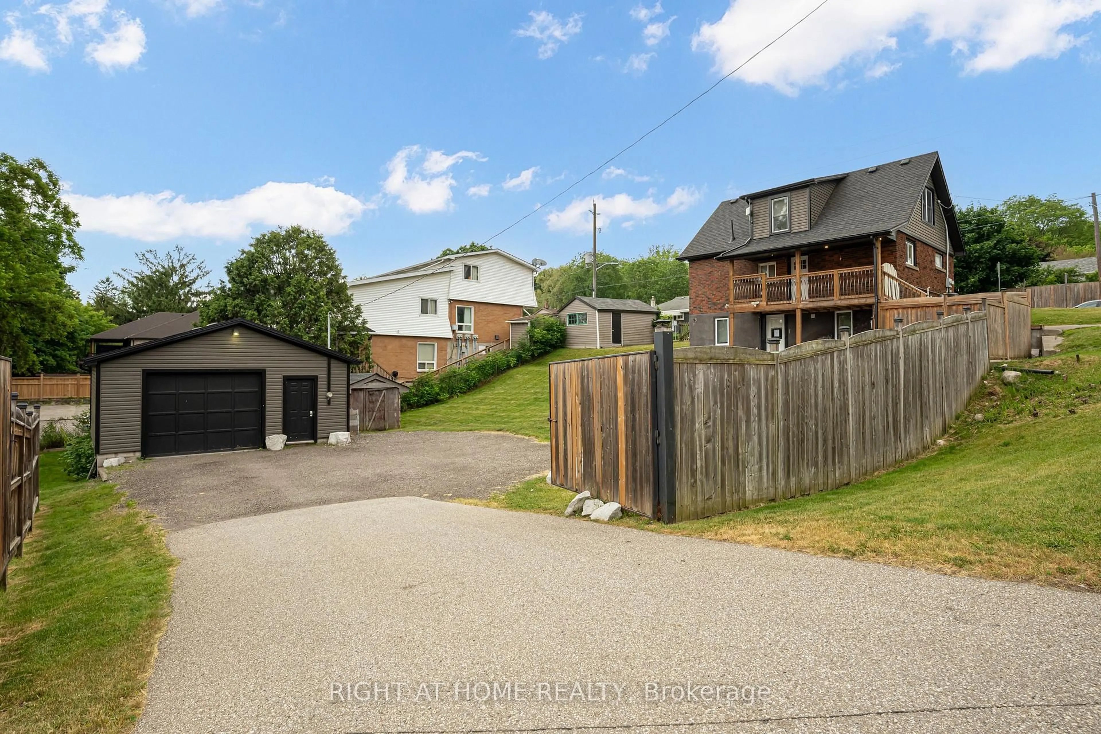 A pic from outside/outdoor area/front of a property/back of a property/a pic from drone, street for 38 WASHINGTON St, Brant Ontario N3L 2A7