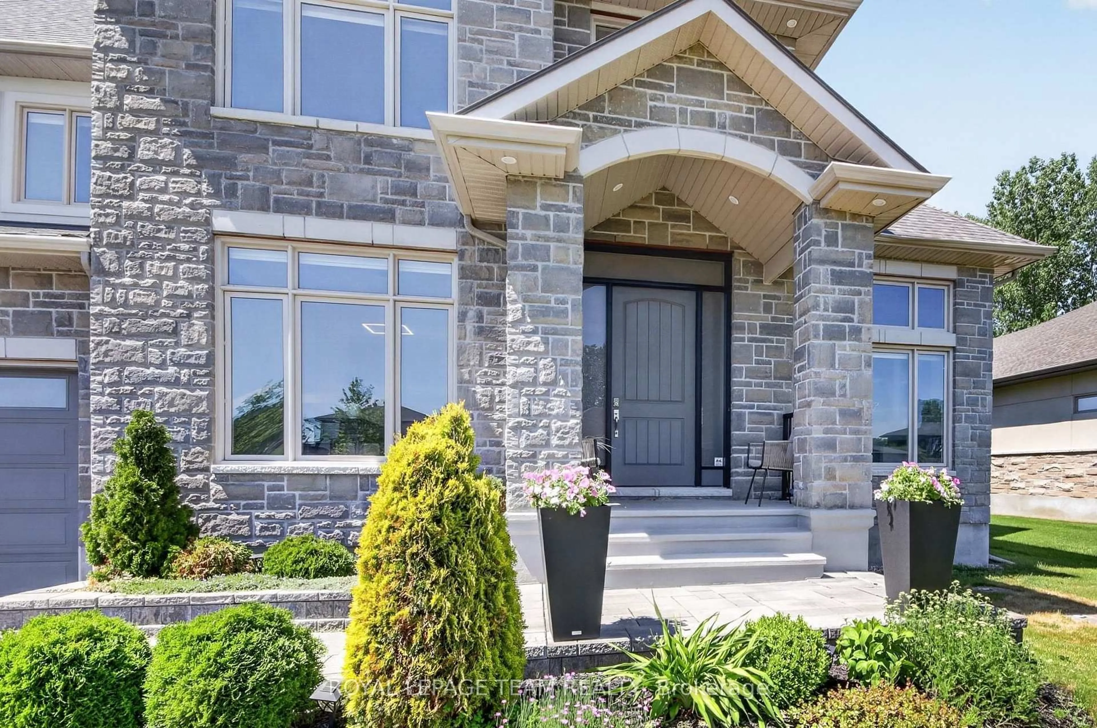 Home with brick exterior material, street for 520 LEIMERK Crt, Manotick Ontario K4M 0B2