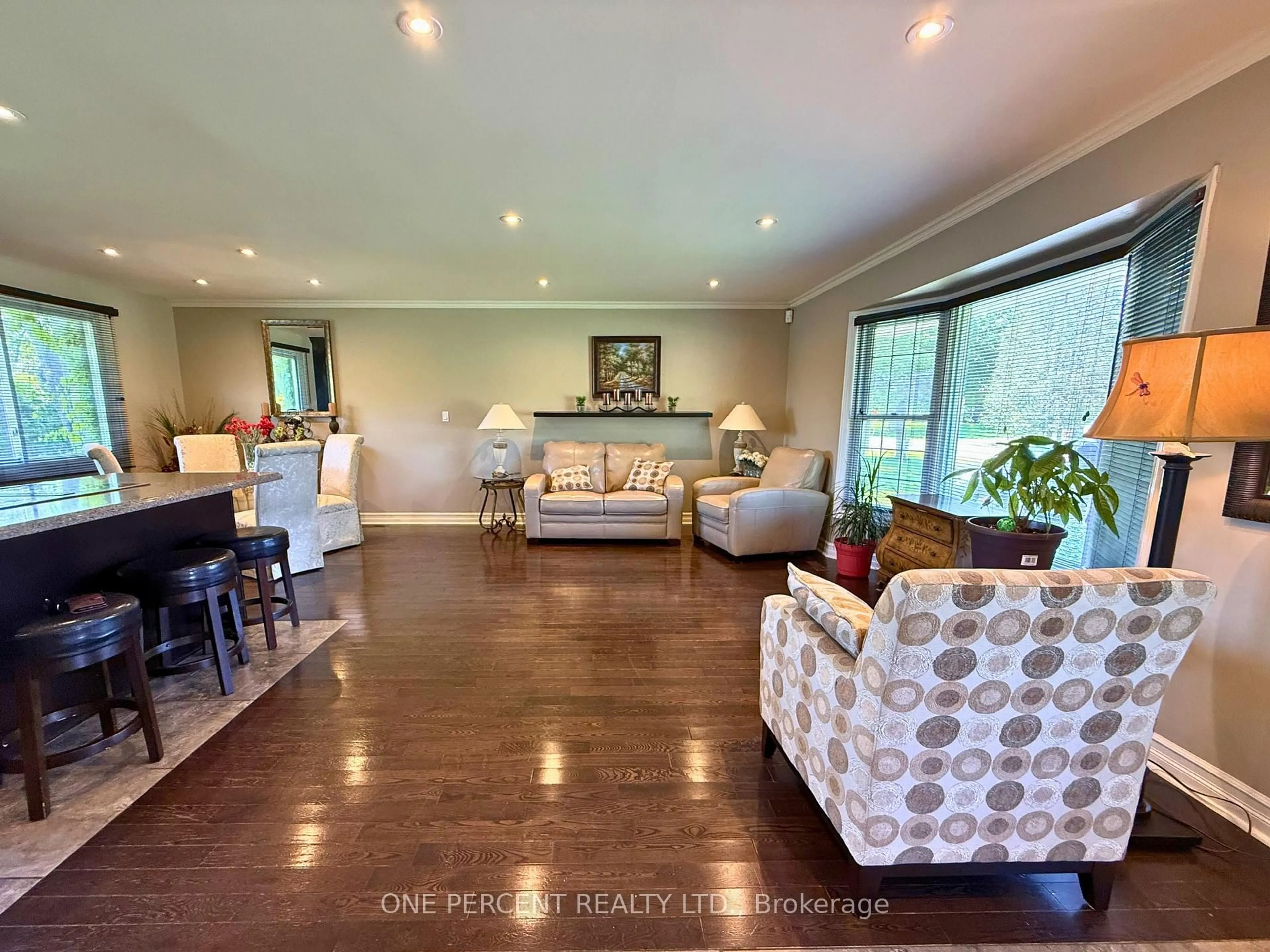 Living room with furniture, wood/laminate floor for 978 Ferndale Ave, Fort Erie Ontario L2A 5S8