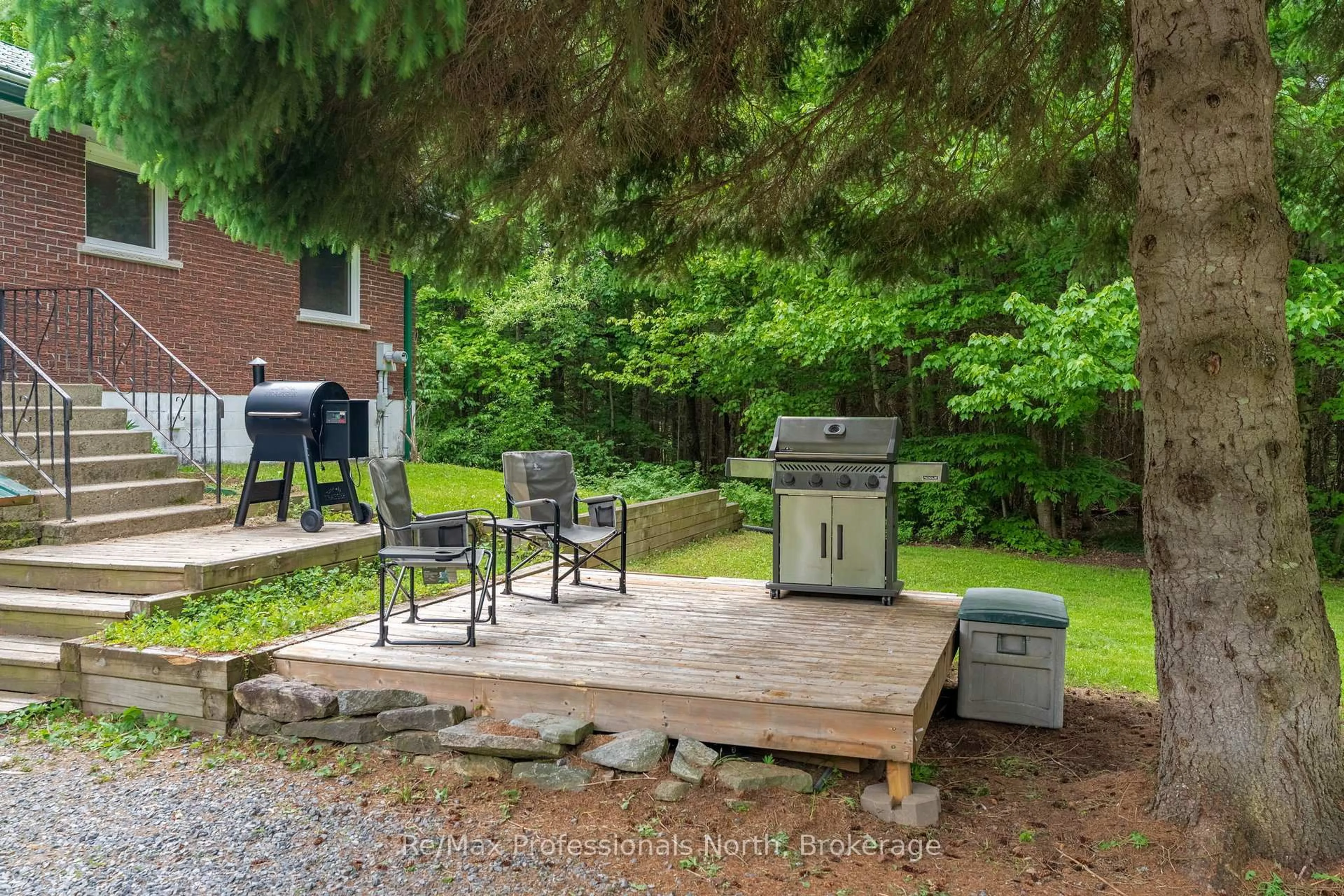 Patio, unknown for 163 Rose Lake Rd, Huntsville Ontario P0B 1M0