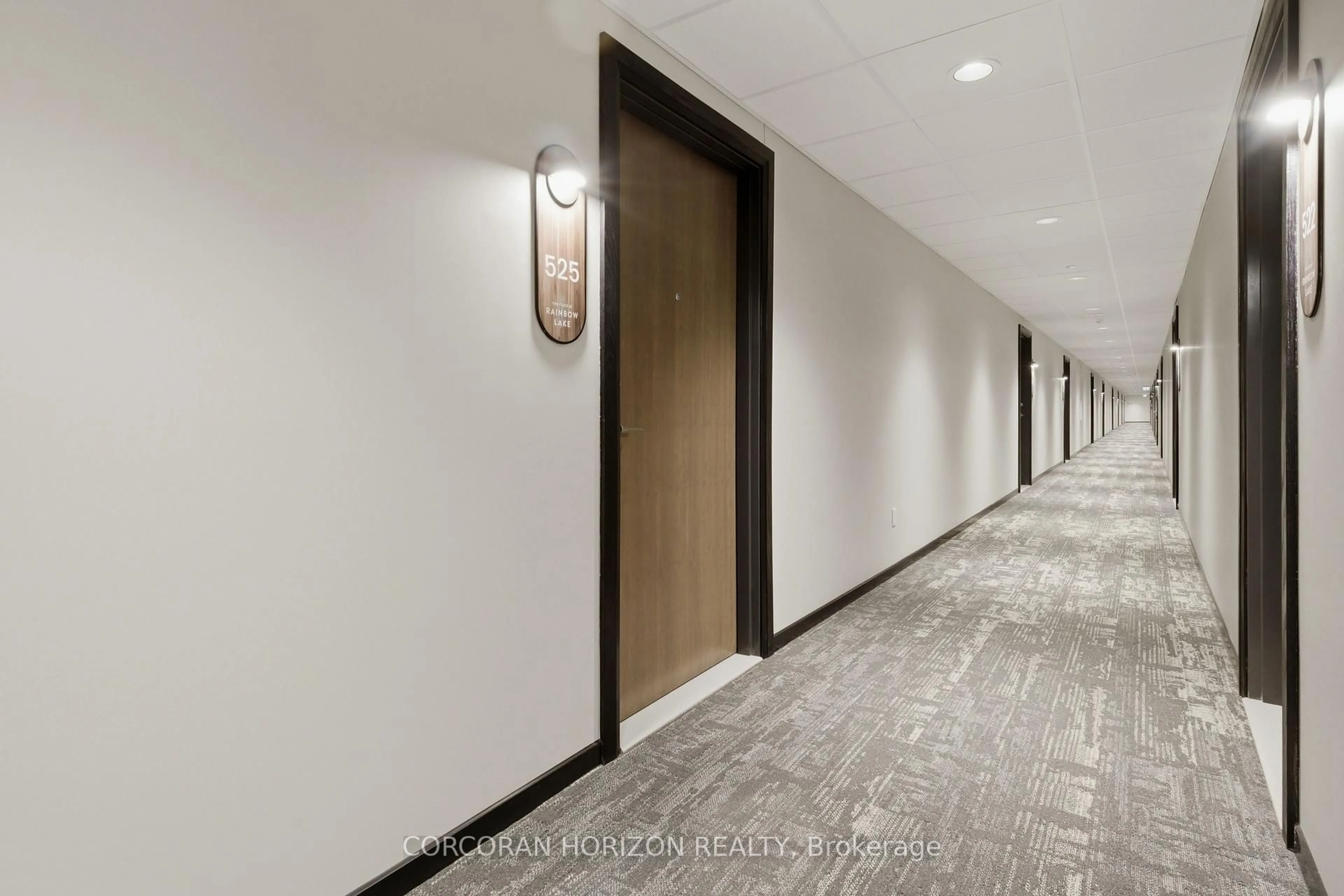 Indoor foyer for 525 New Dundee Rd #525, Kitchener Ontario N2P 0K8