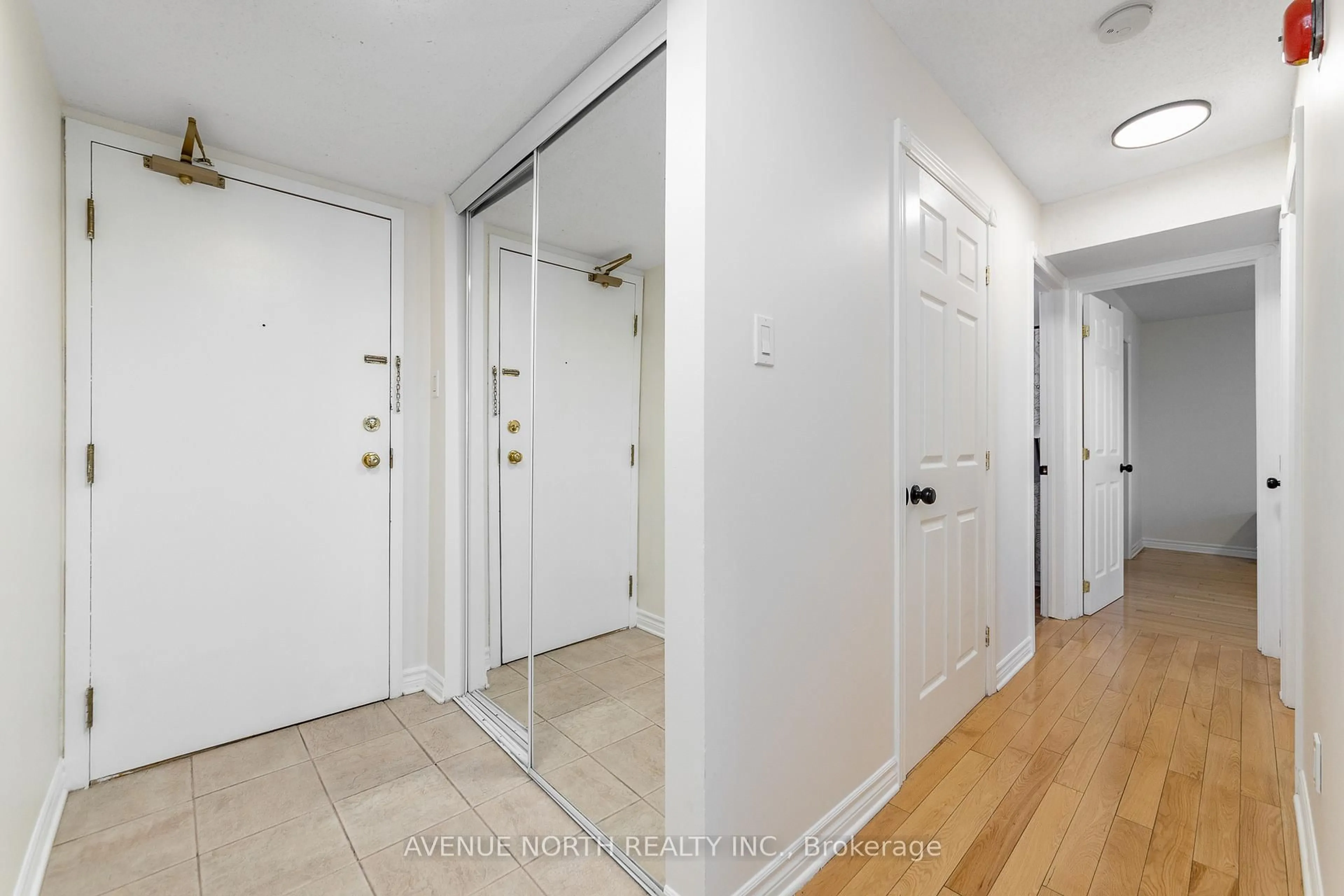 Indoor entryway for 270 Lorry Greenberg Dr #202, Ottawa Ontario K1T 3K2