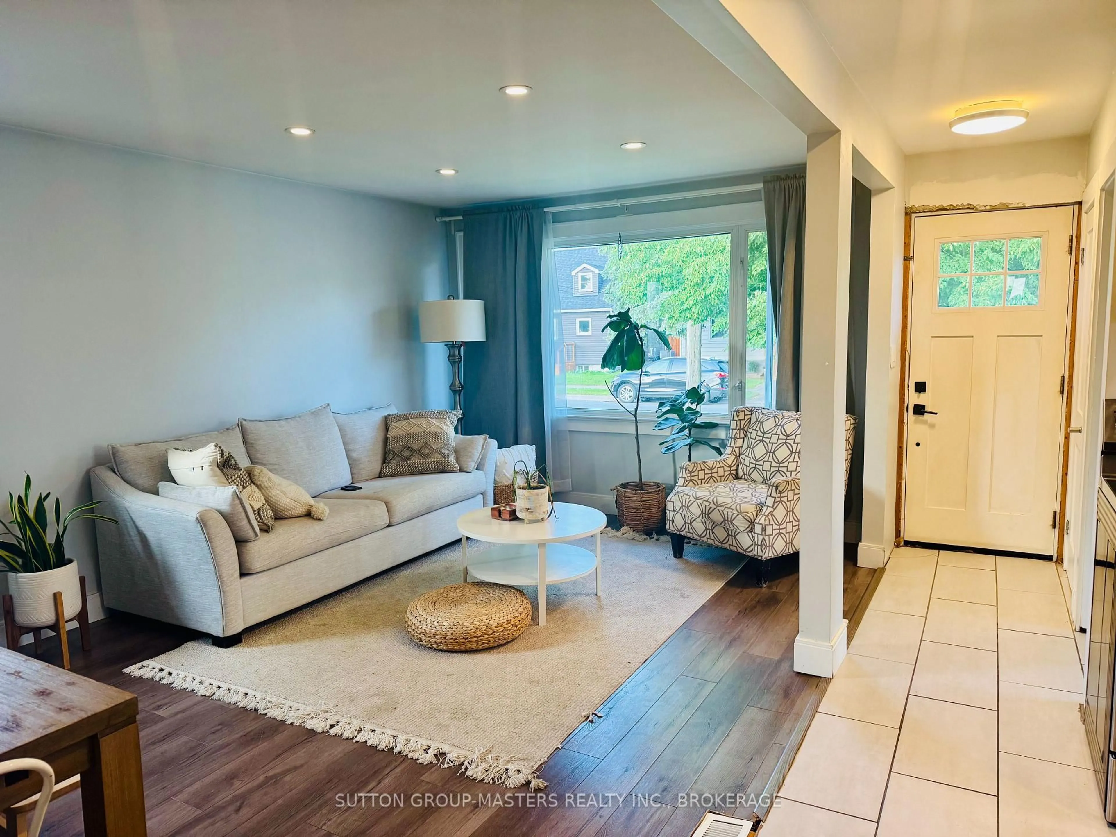 Living room with furniture, unknown for 808 Victoria St, Kingston Ontario K7K 4T3