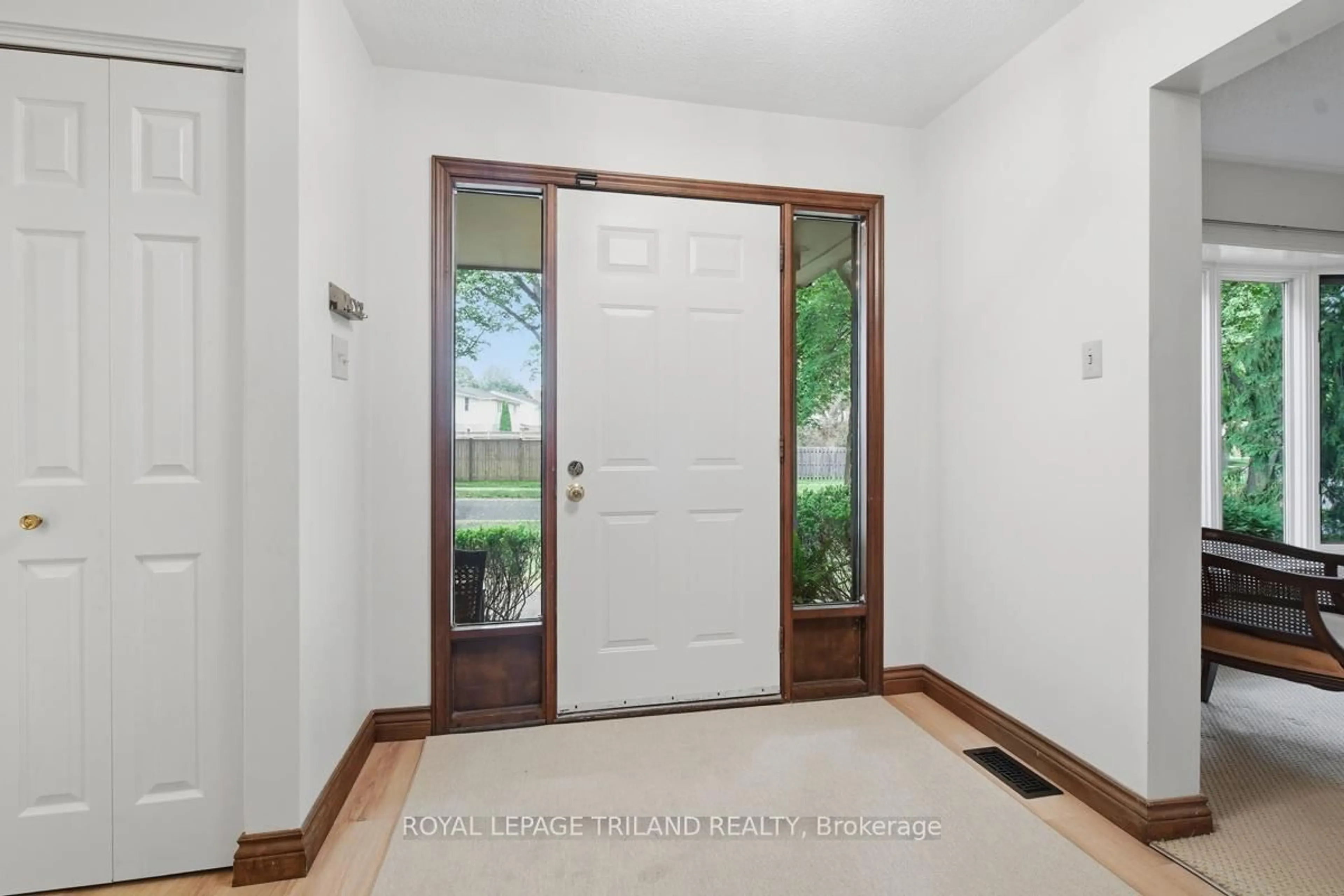 Indoor entryway for 183 Farmington Way, London South Ontario N6K 3N7