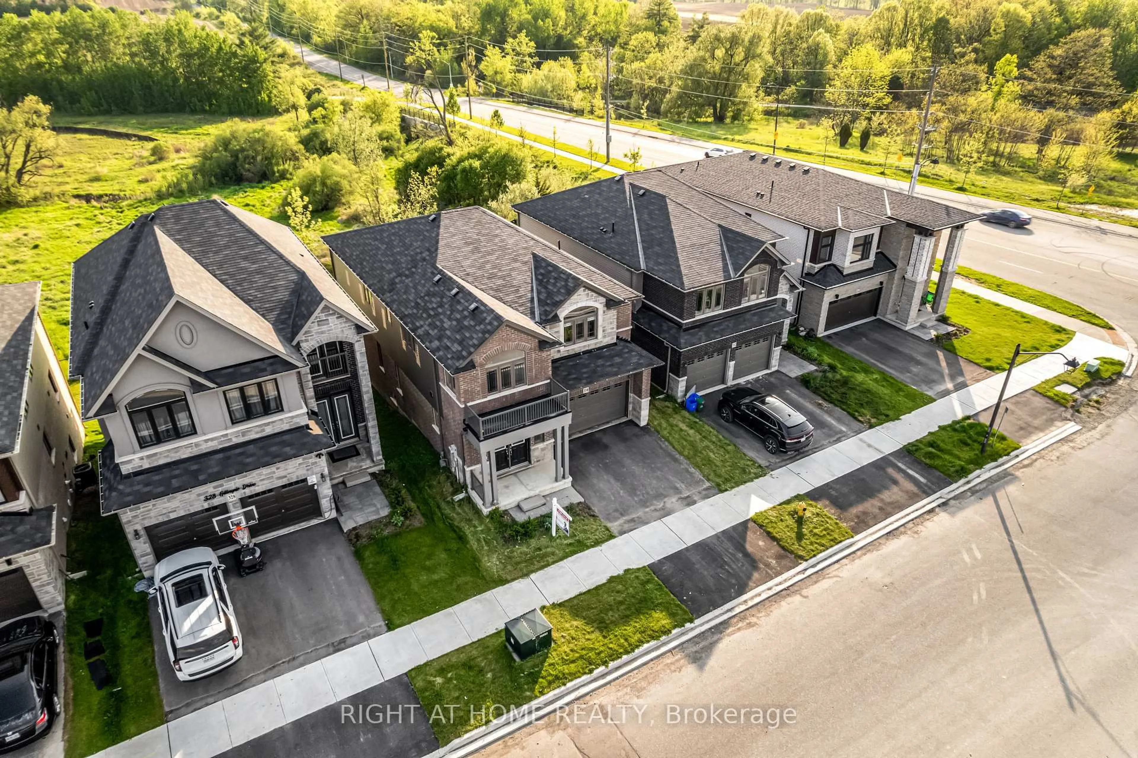 A pic from outside/outdoor area/front of a property/back of a property/a pic from drone, street for 330 Gillespie Dr, Brantford Ontario N3T 0X1