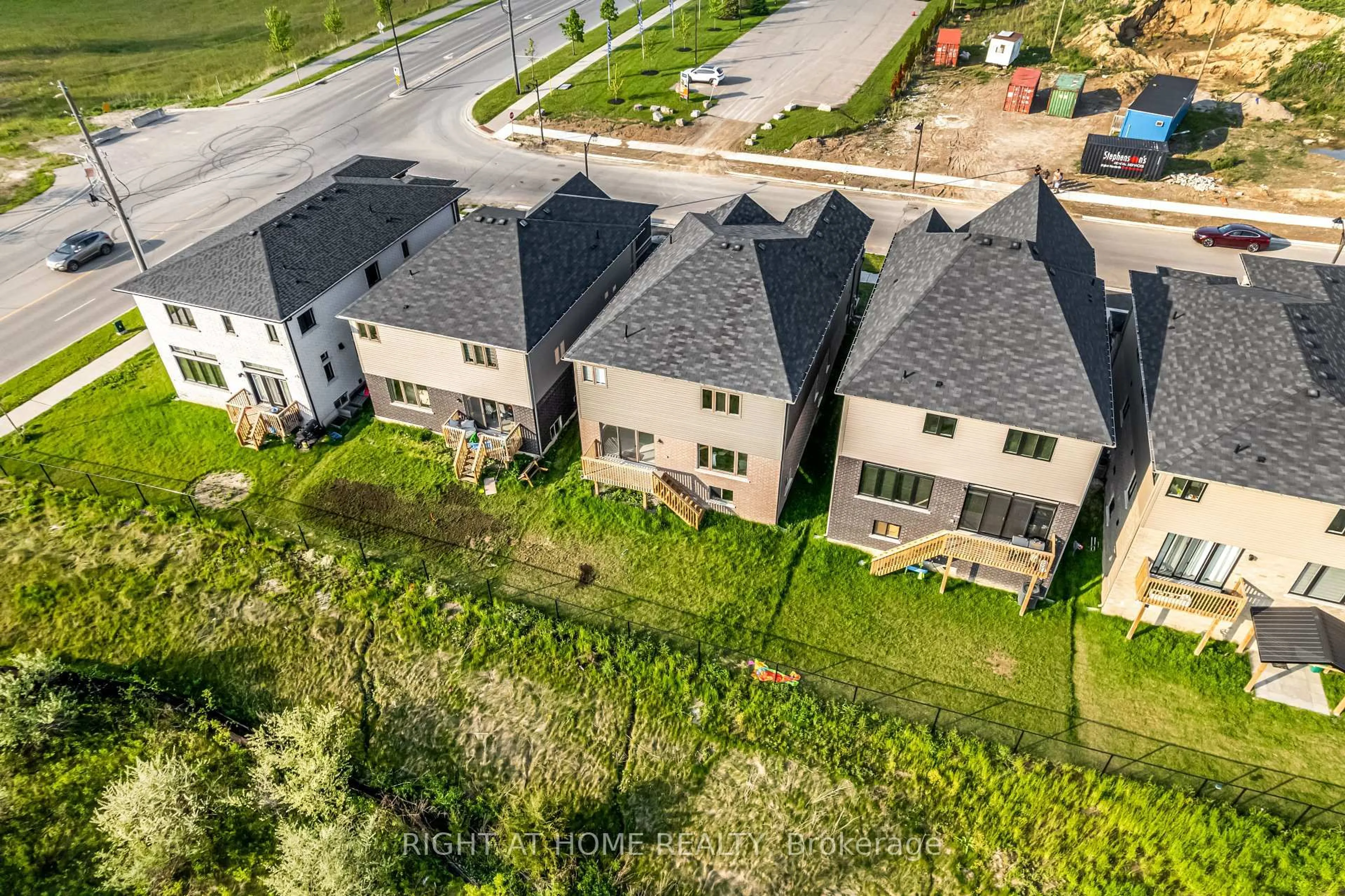 A pic from outside/outdoor area/front of a property/back of a property/a pic from drone, street for 330 Gillespie Dr, Brantford Ontario N3T 0X1