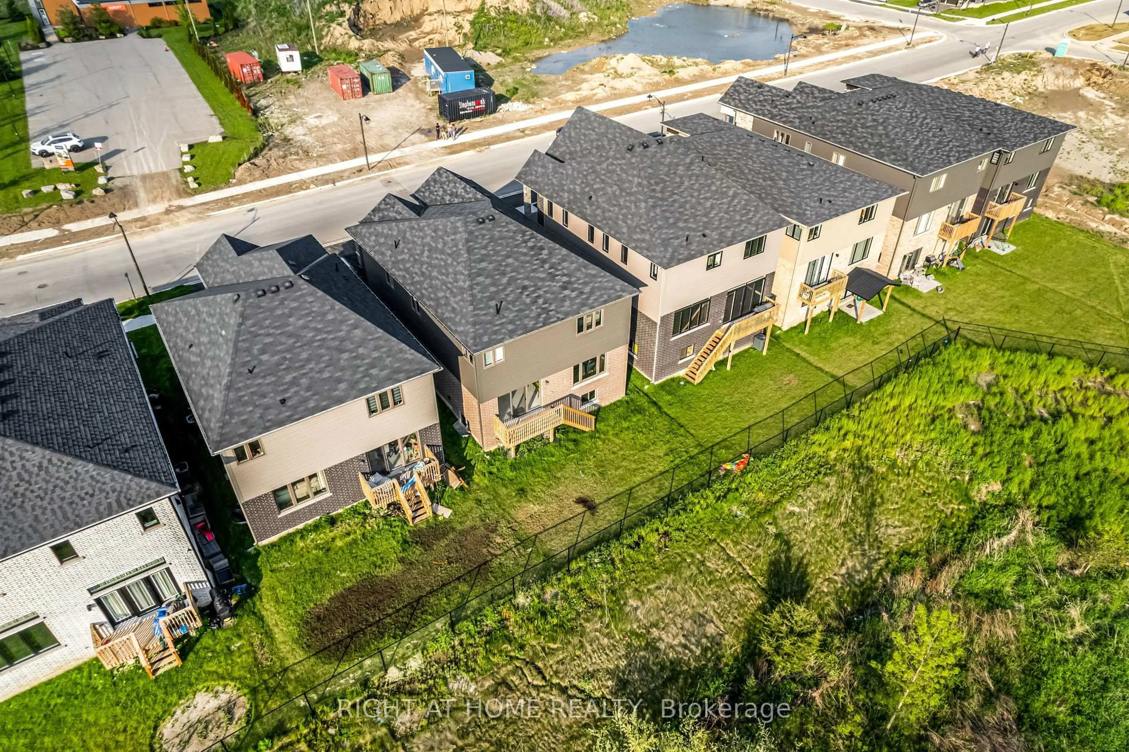 A pic from outside/outdoor area/front of a property/back of a property/a pic from drone, unknown for 330 Gillespie Dr, Brantford Ontario N3T 0X1