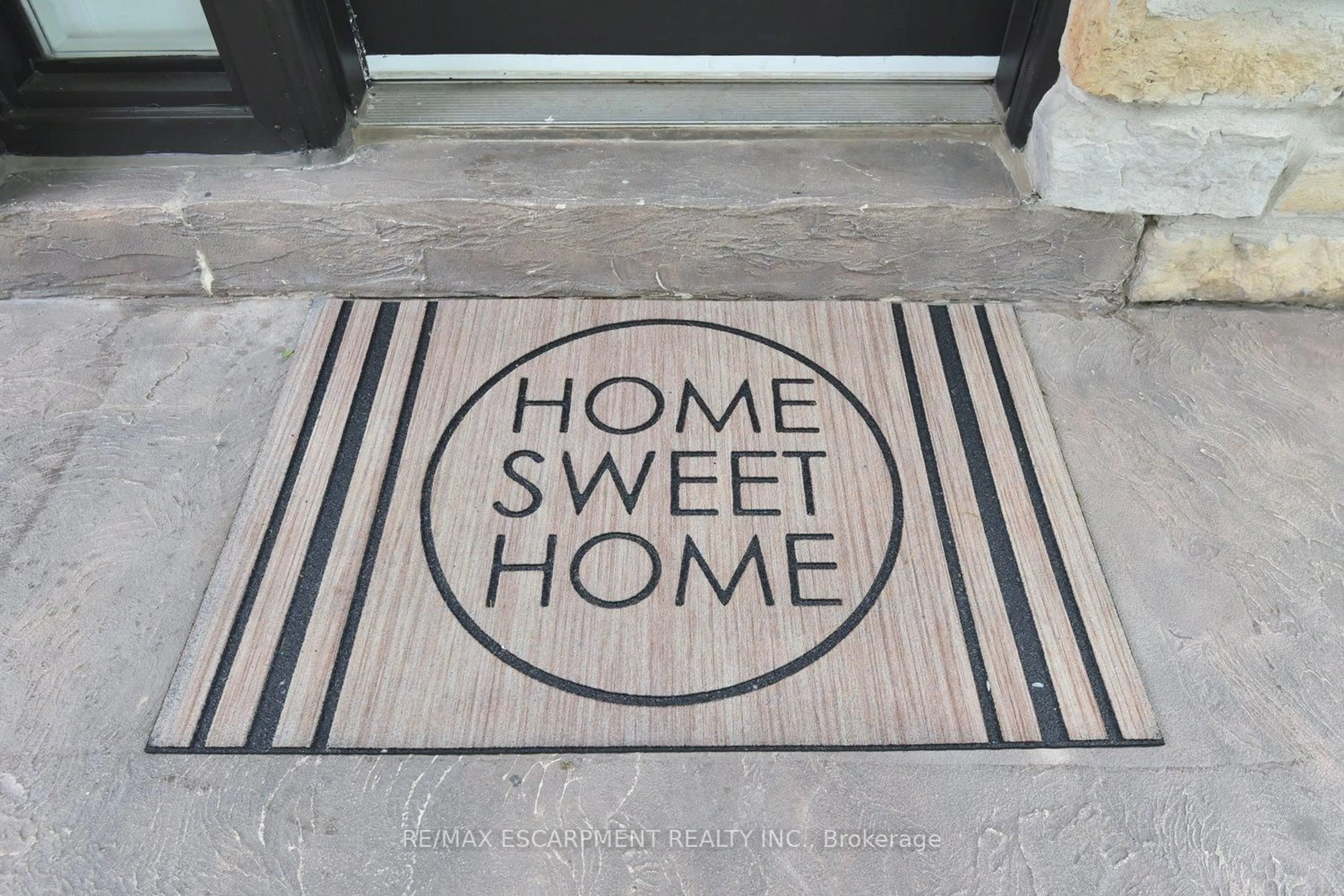 Home with vinyl exterior material, street for 26 Kirkland Ave, Hamilton Ontario L8V 3V9