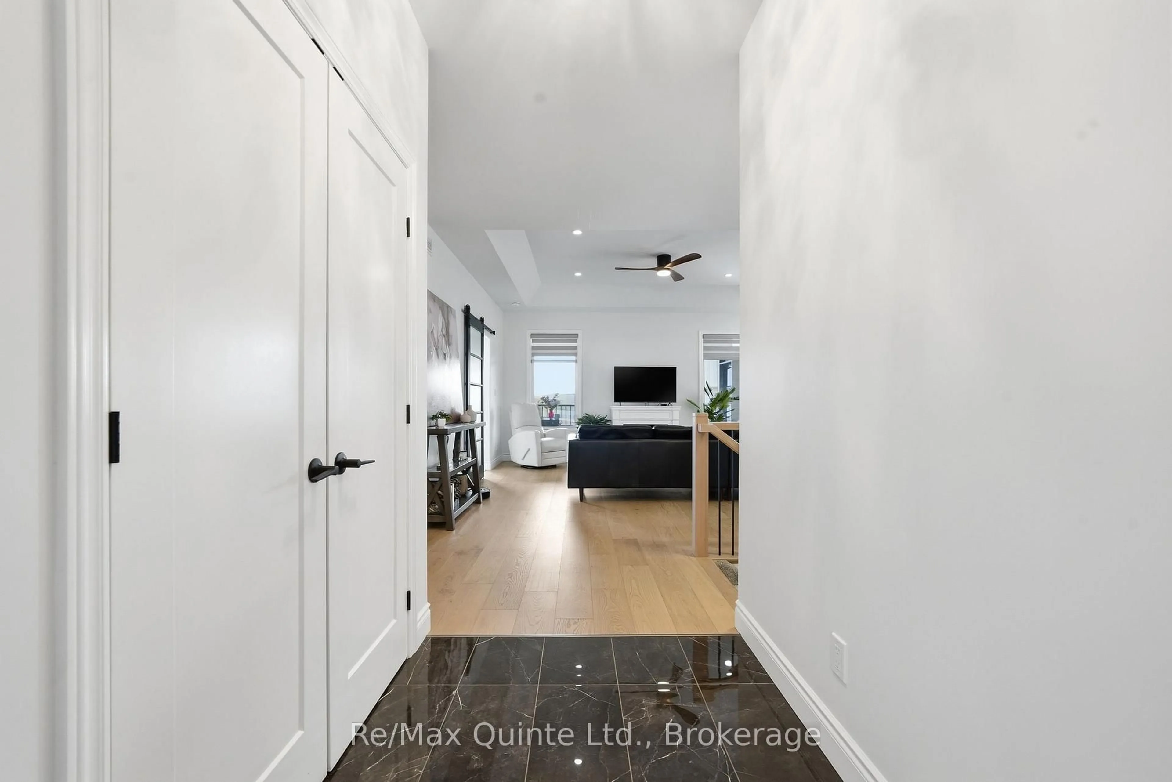 Indoor entryway for 110 Raycroft Dr, Belleville Ontario K8N 0R4