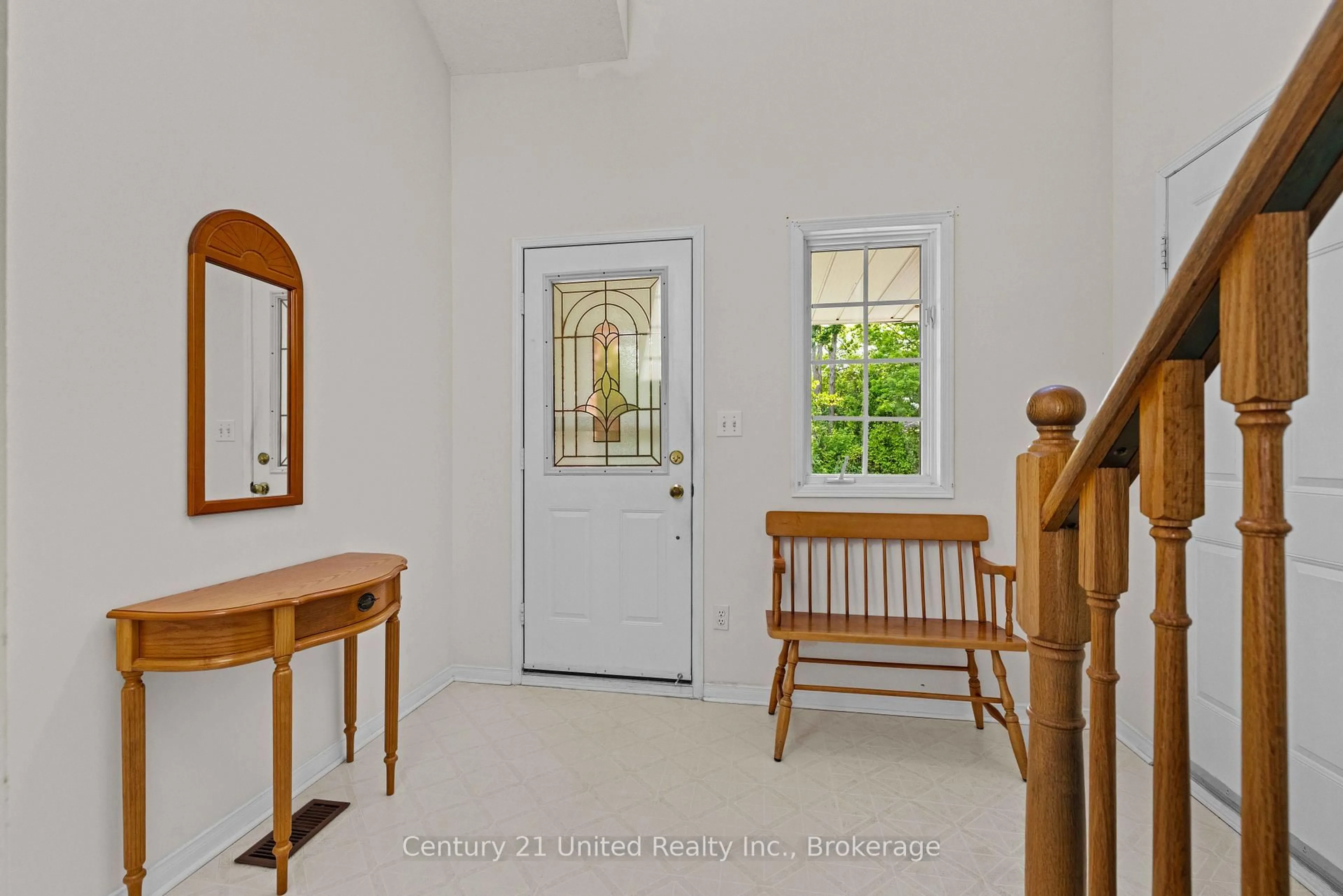 Indoor entryway for 2438 Woodglade Blvd, Peterborough Ontario K9K 2K9