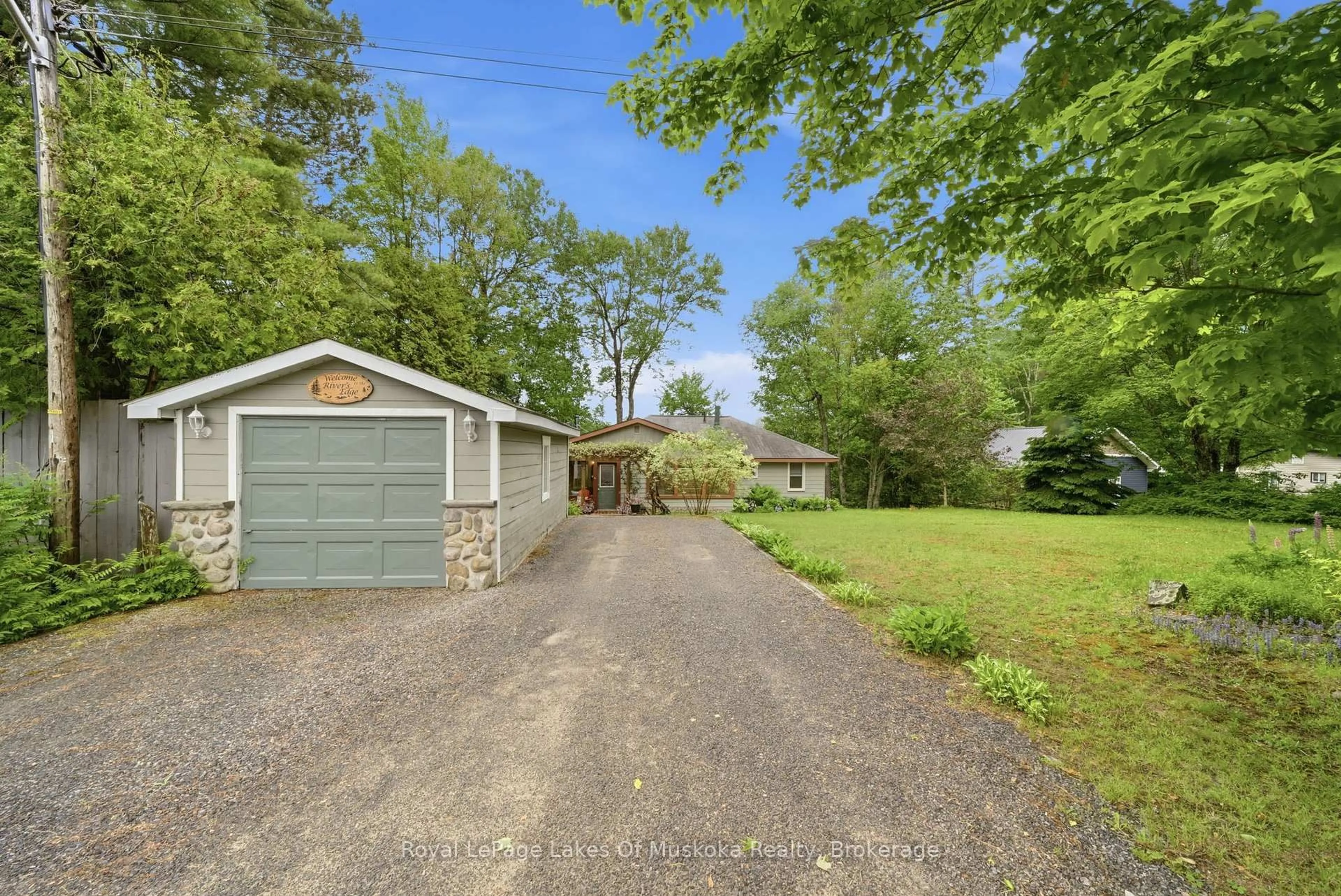A pic from outside/outdoor area/front of a property/back of a property/a pic from drone, street for 11 Carol St, Lake of Bays Ontario P0B 1A0
