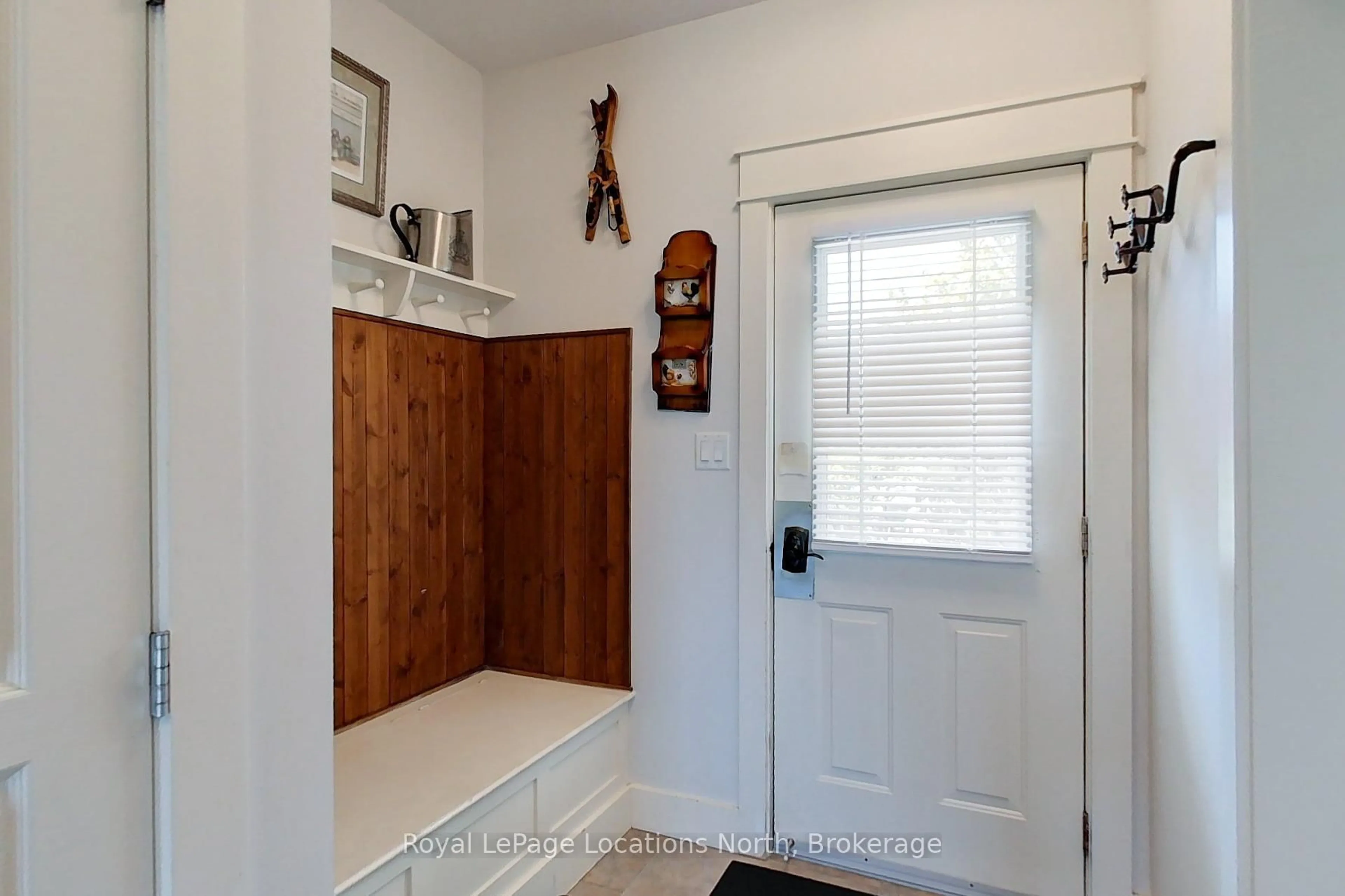 Indoor entryway for 115 Fairway Crt #108, Blue Mountains Ontario L9Y 0P8