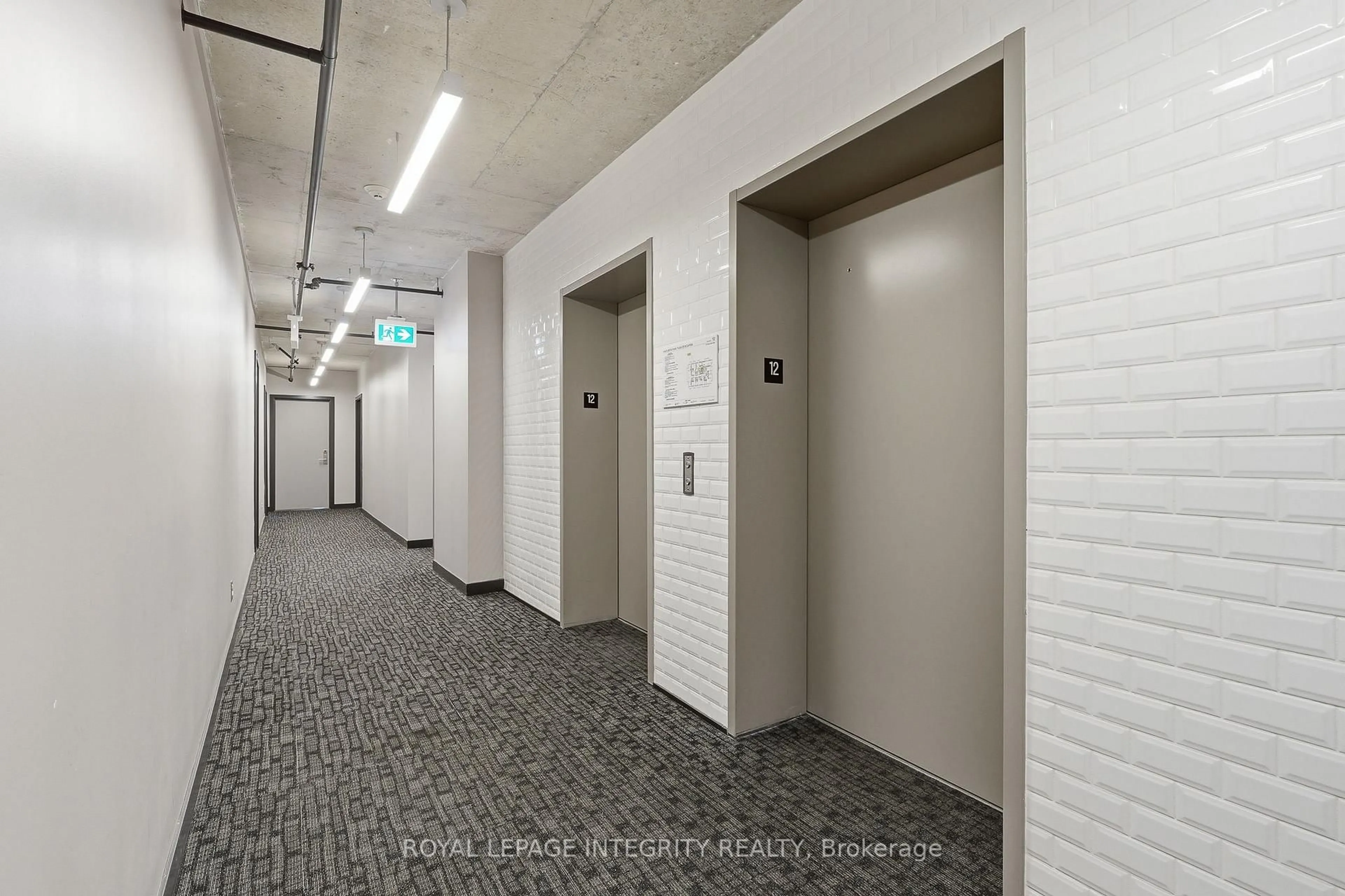 Indoor foyer for 203 Catherine St #1203, Ottawa Ontario K2P 1J5