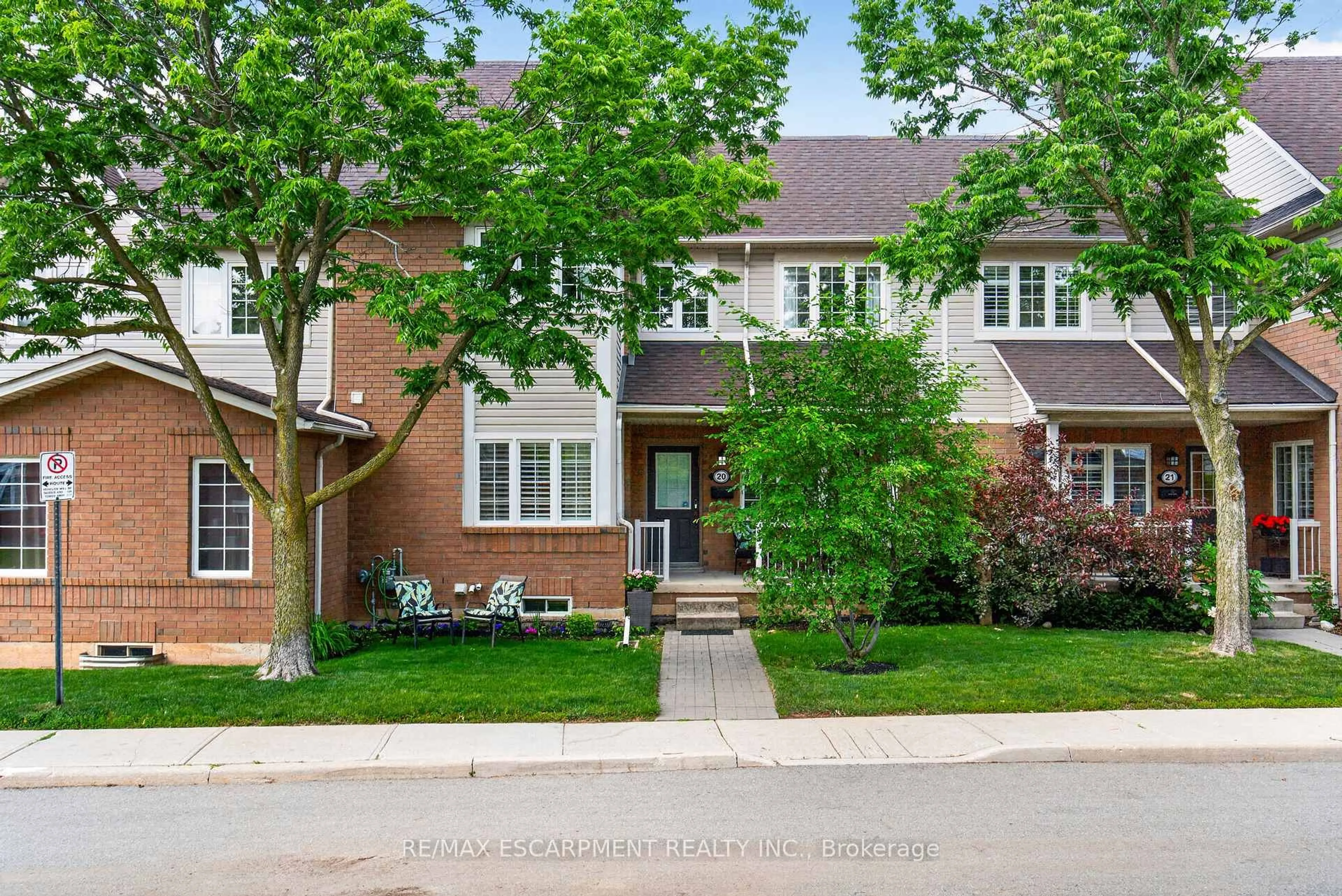 Home with brick exterior material, street for 100 Beddoe Dr #20, Hamilton Ontario L8P 4Z2