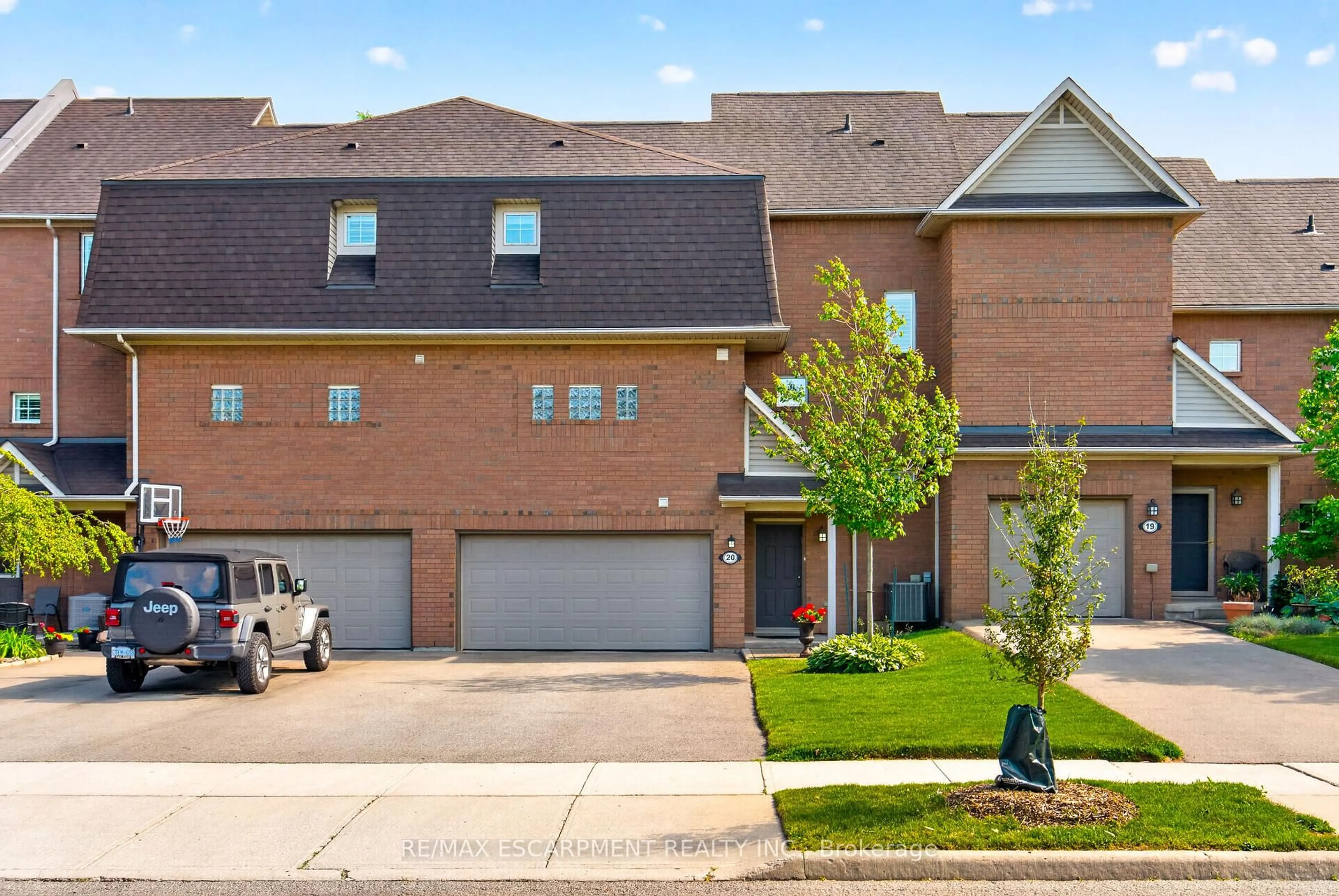 Home with brick exterior material, street for 100 Beddoe Dr #20, Hamilton Ontario L8P 4Z2