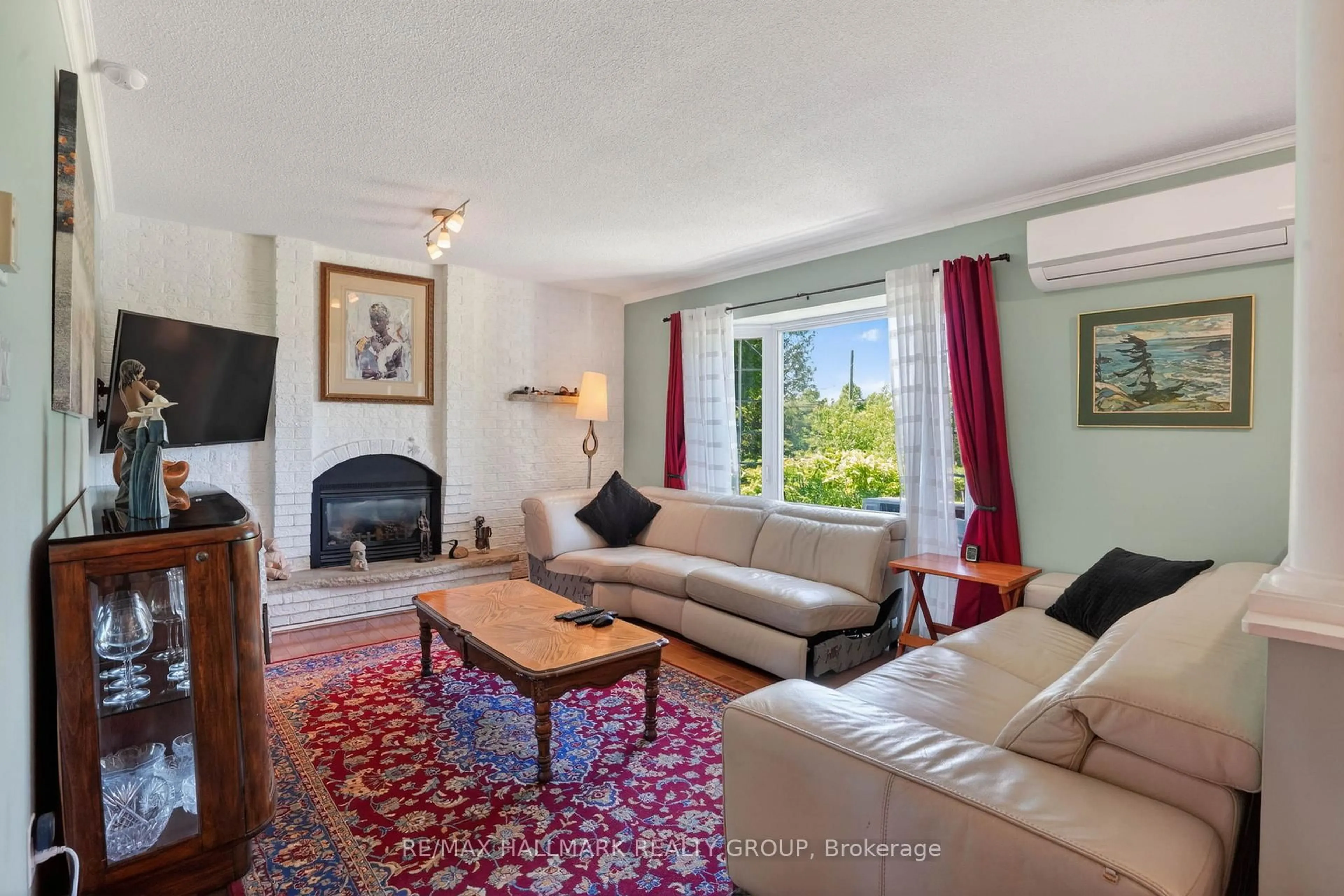 Living room with furniture, unknown for 3938 Larmours Rd, Sarsfield Ontario K0A 3E0