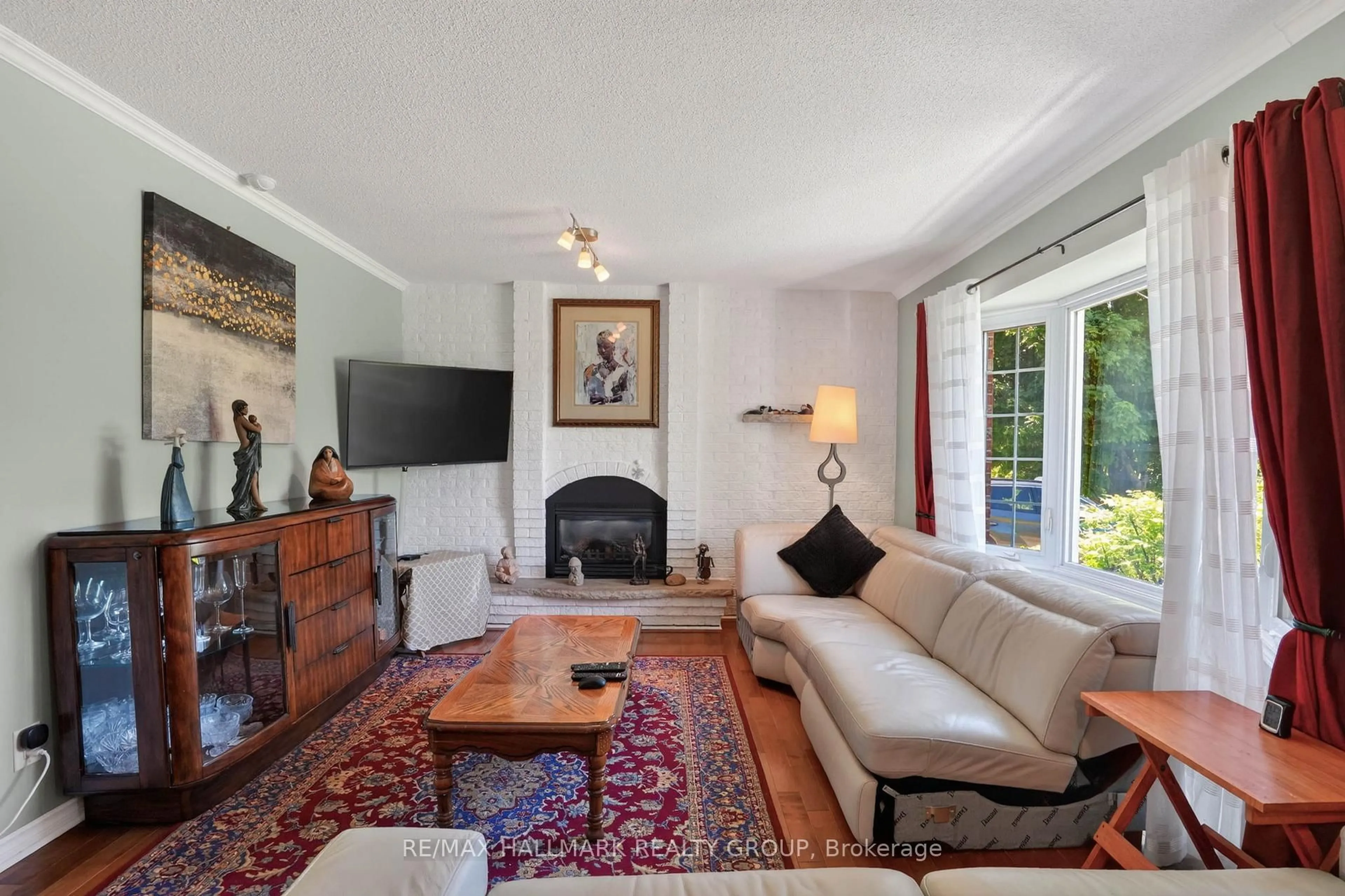 Living room with furniture, unknown for 3938 Larmours Rd, Sarsfield Ontario K0A 3E0
