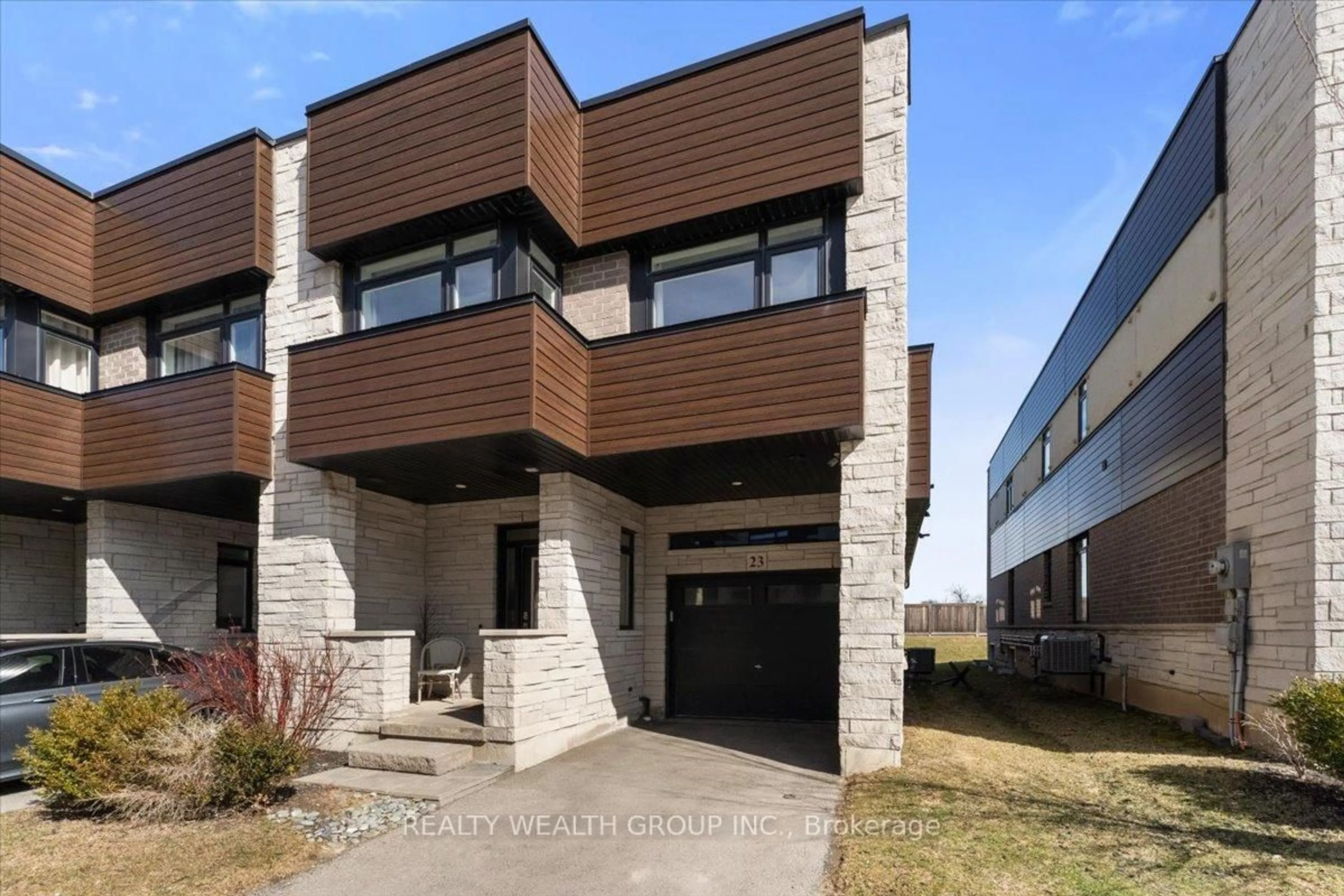 Home with brick exterior material, building for 35 Midhurst Hts #23, Hamilton Ontario L8J 0K9