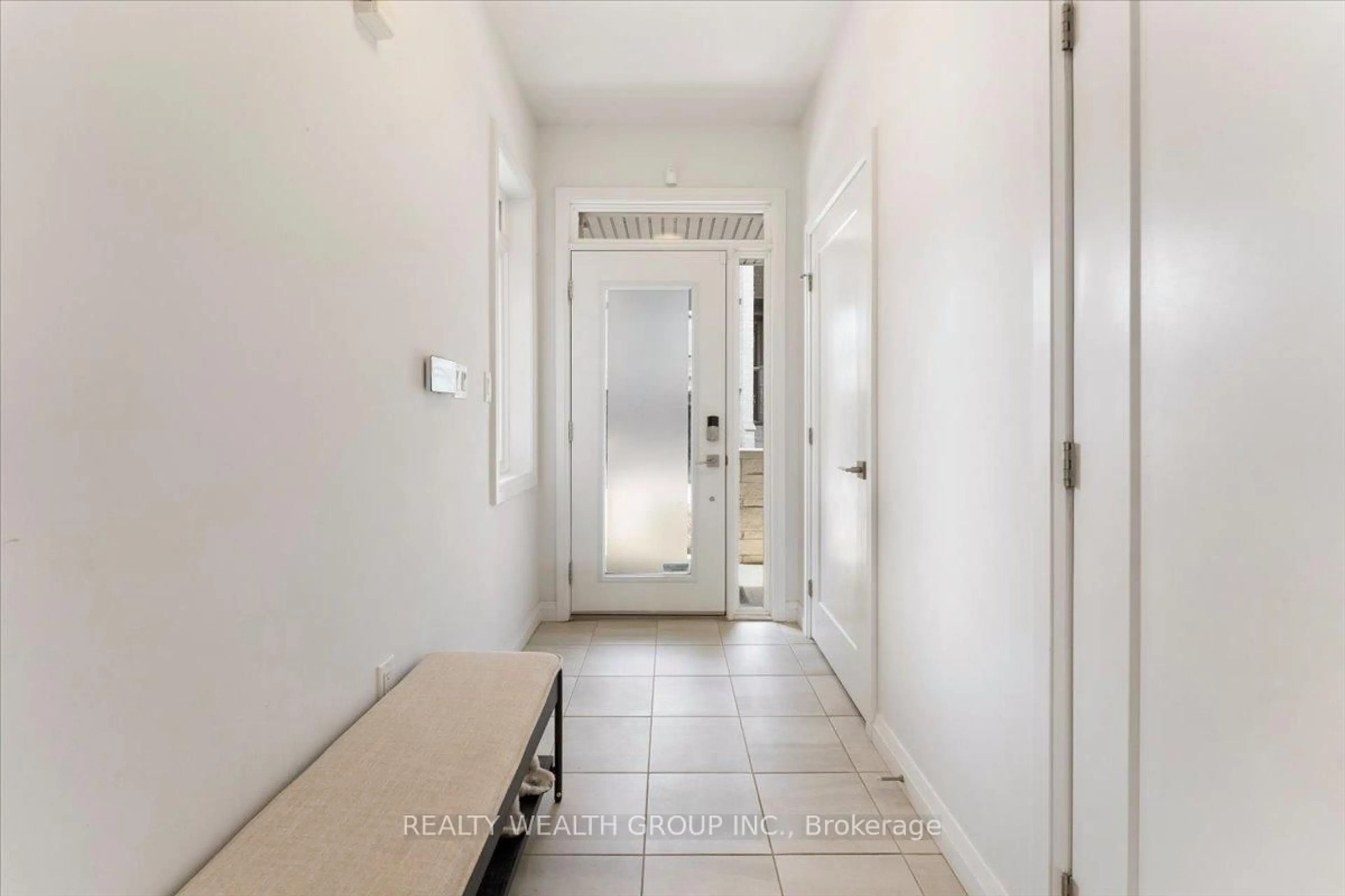 Indoor entryway for 35 Midhurst Hts #23, Hamilton Ontario L8J 0K9