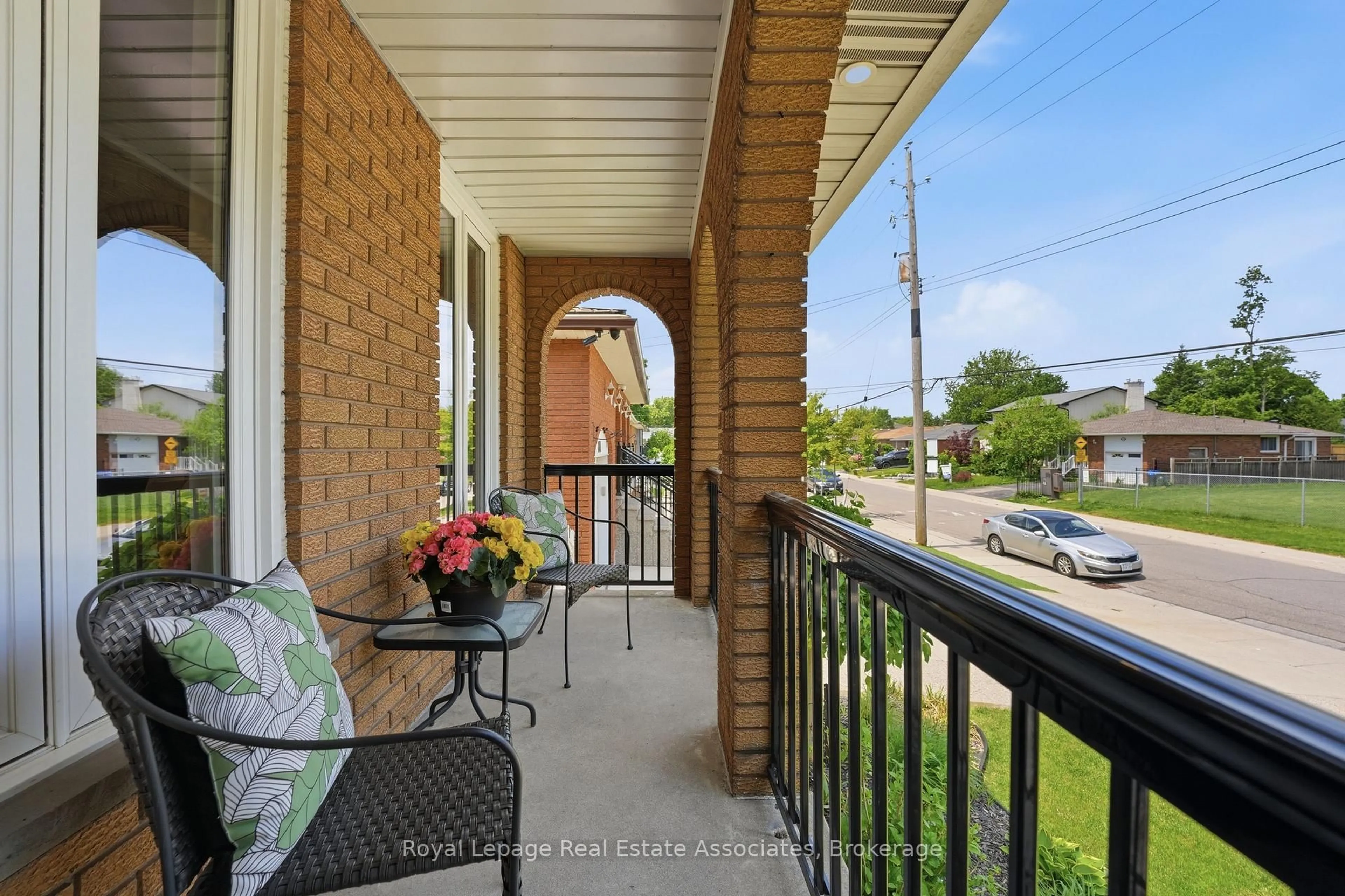 Patio, street for 477 Queen Victoria Dr, Hamilton Ontario L8W 1G8