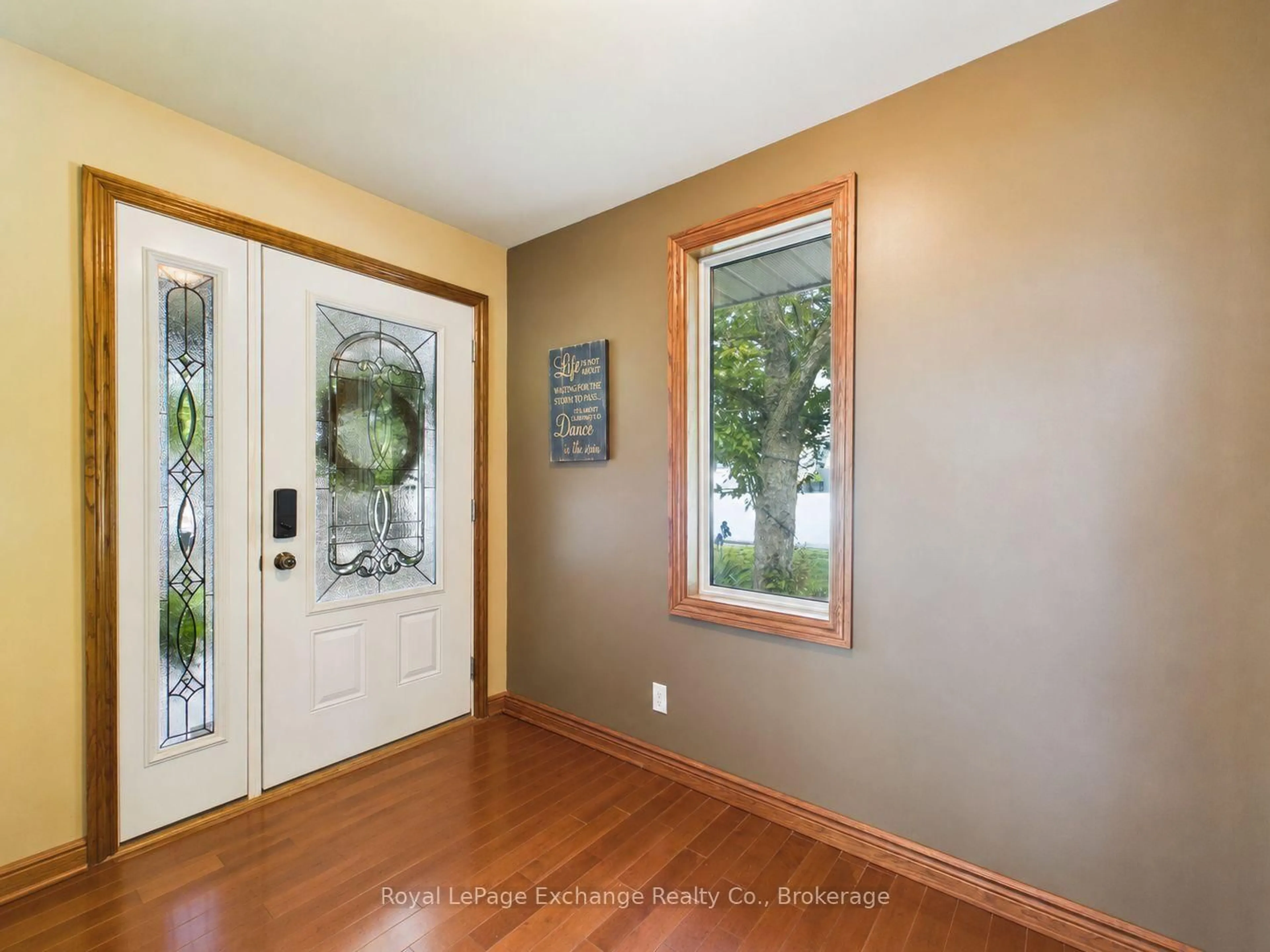 Indoor entryway for 38 Whitechurch St, Huron-Kinloss Ontario N0G 2W0